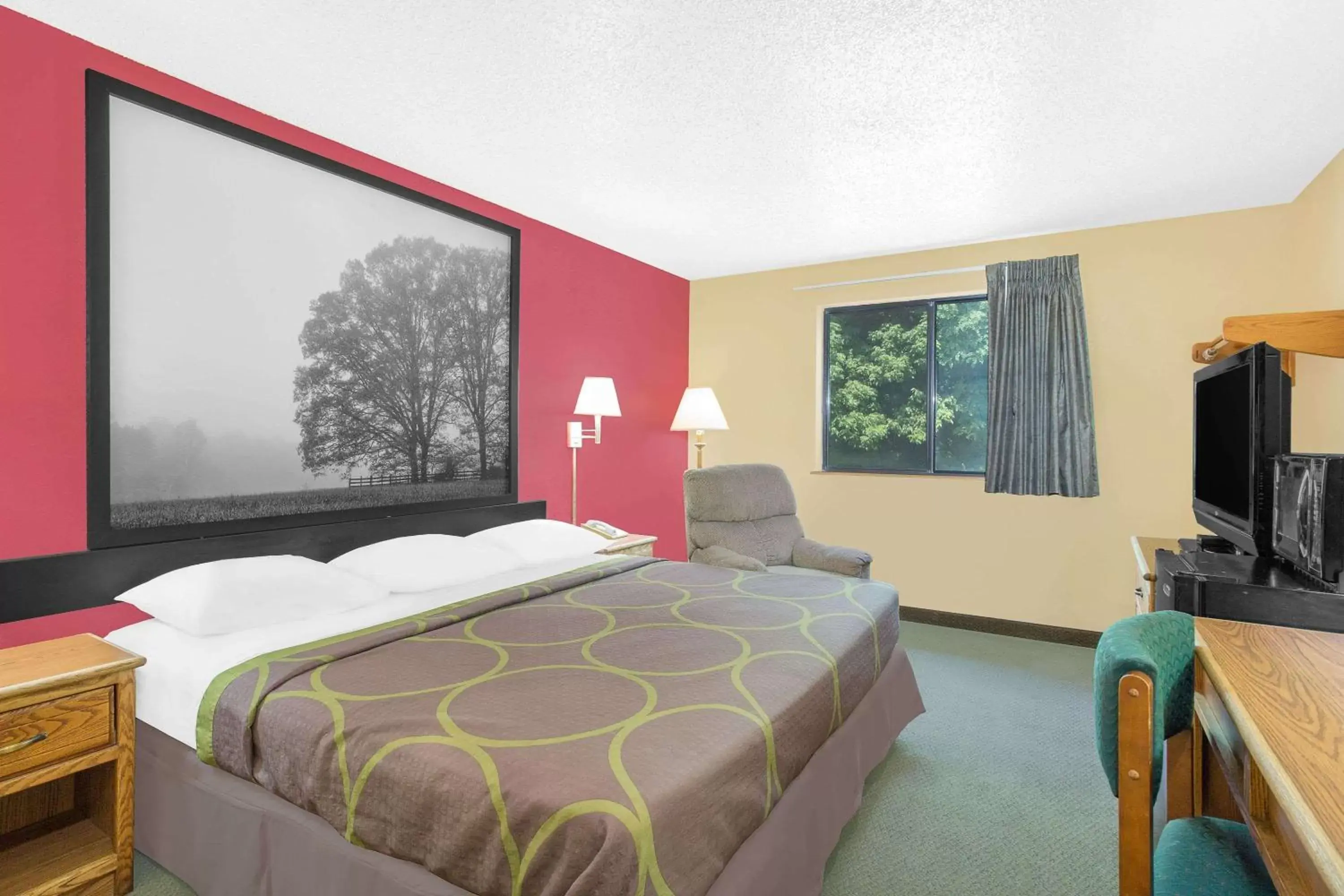 Standard King Room - Smoking in Super 8 by Wyndham Roanoke VA Standard King Room - Smoking in Super 8 by Wyndham Roanoke VA