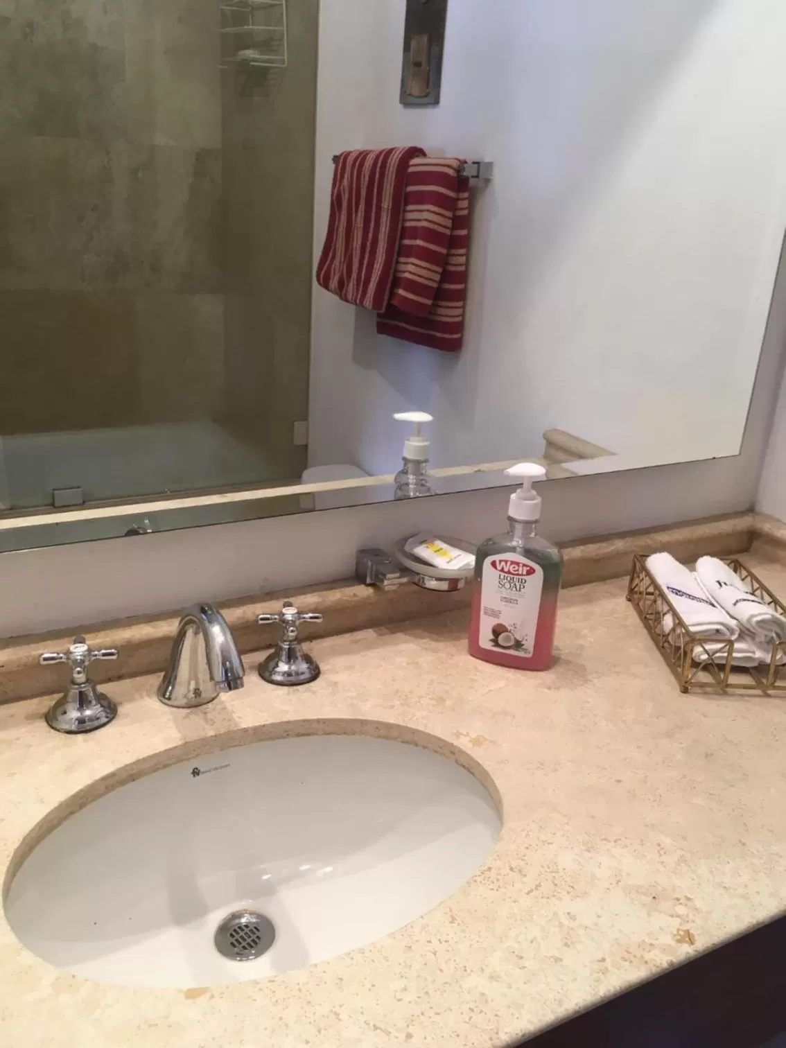 Bathroom in Suites Parque Real