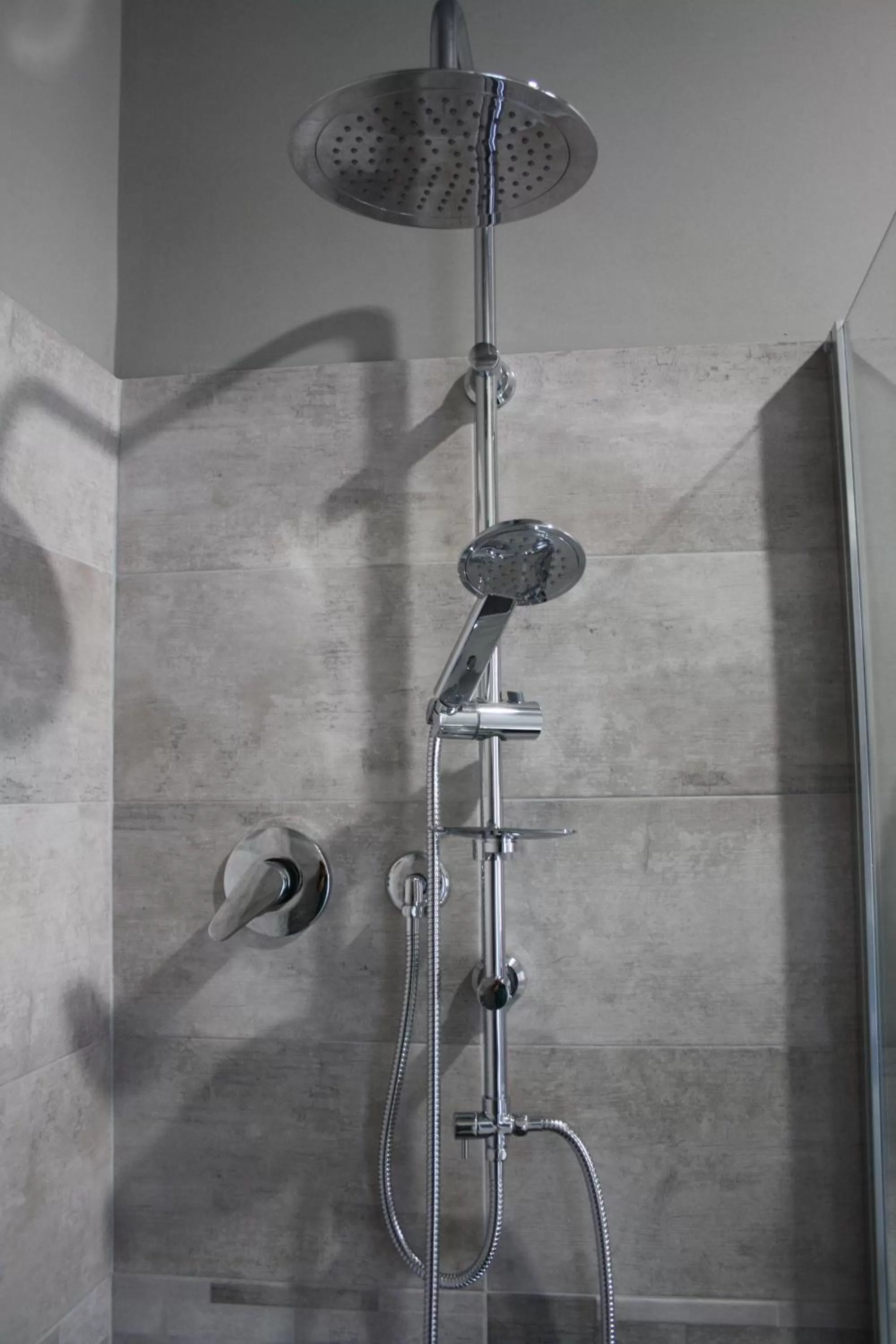 Shower in GLEM rooms & breakfast