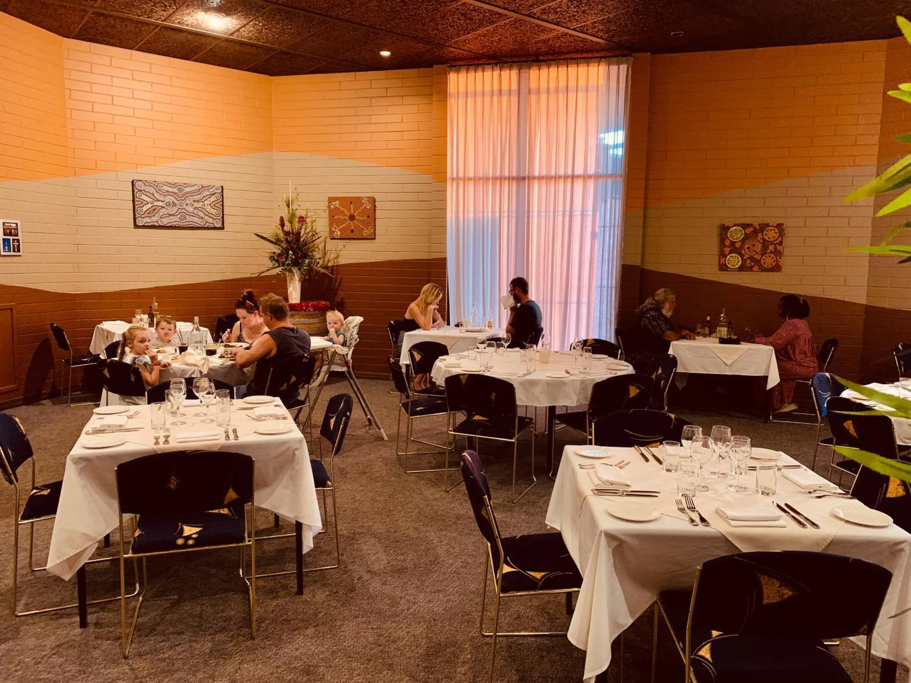 Restaurant/places to eat in Desert Cave Hotel