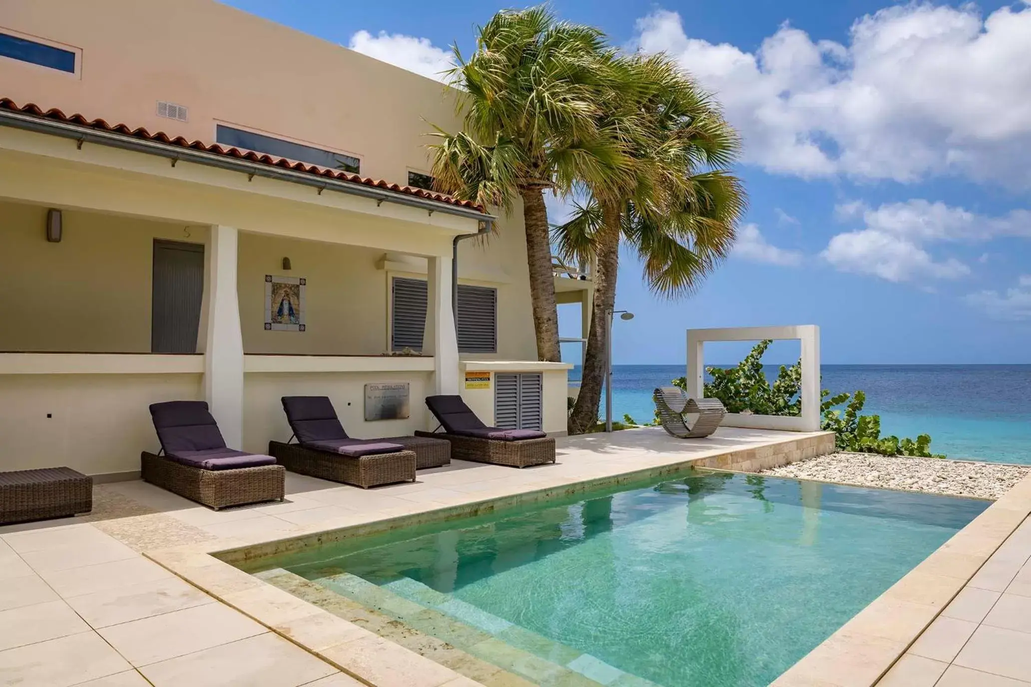 Thebonairian Thebonairian