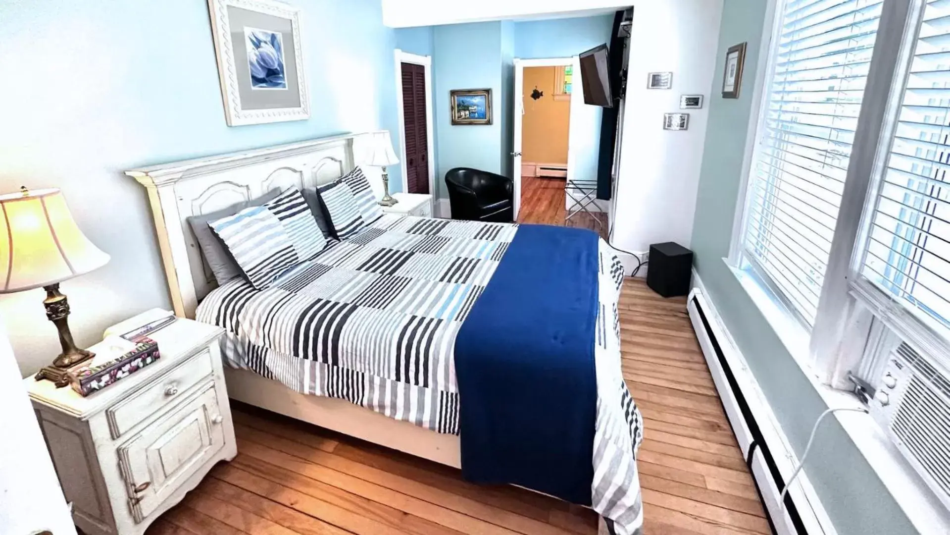 Queen Room in BNB Maison Drew Queen Room in BNB Maison Drew