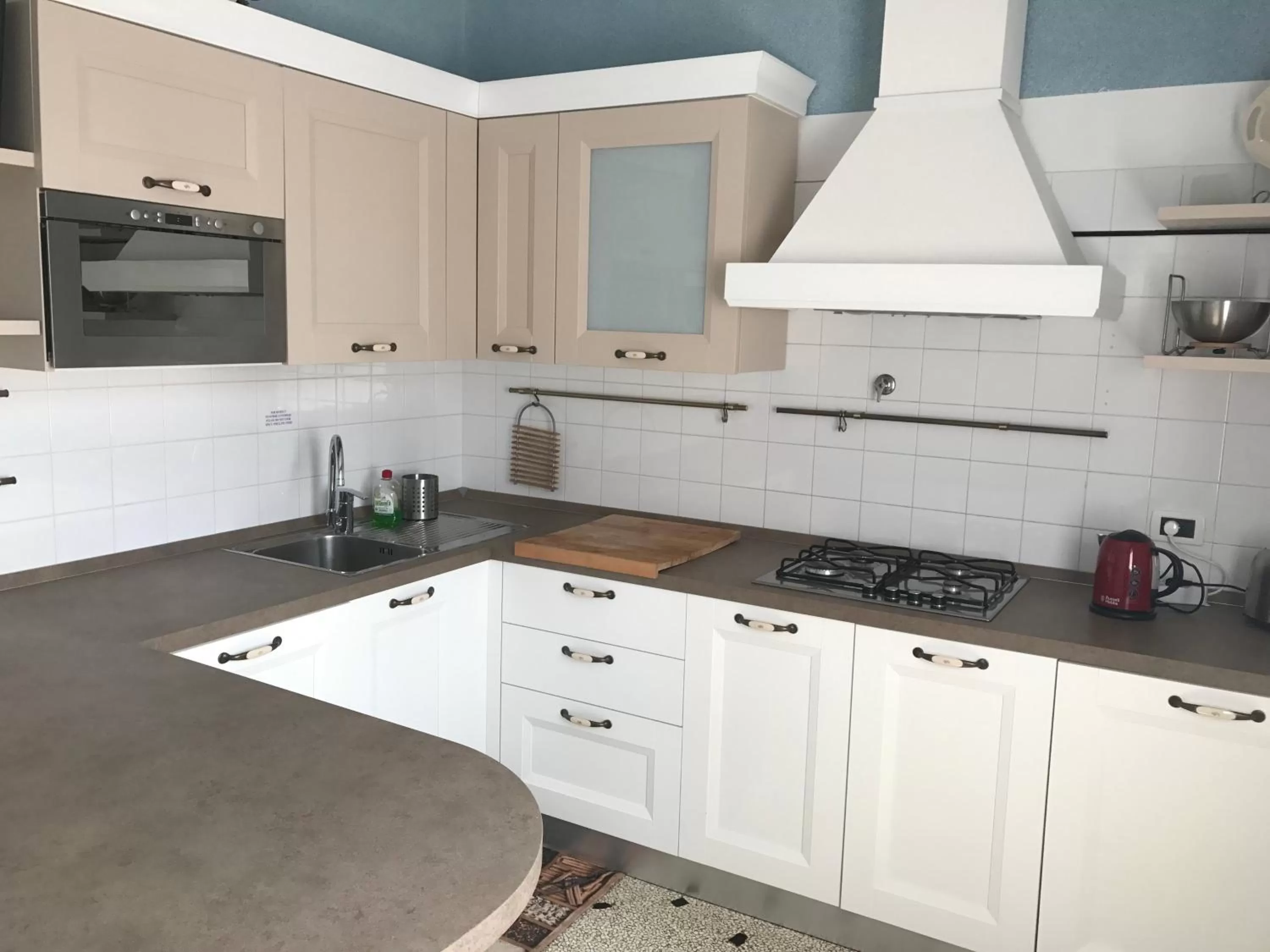 Kitchen or kitchenette in Oasis Lagoon Estate