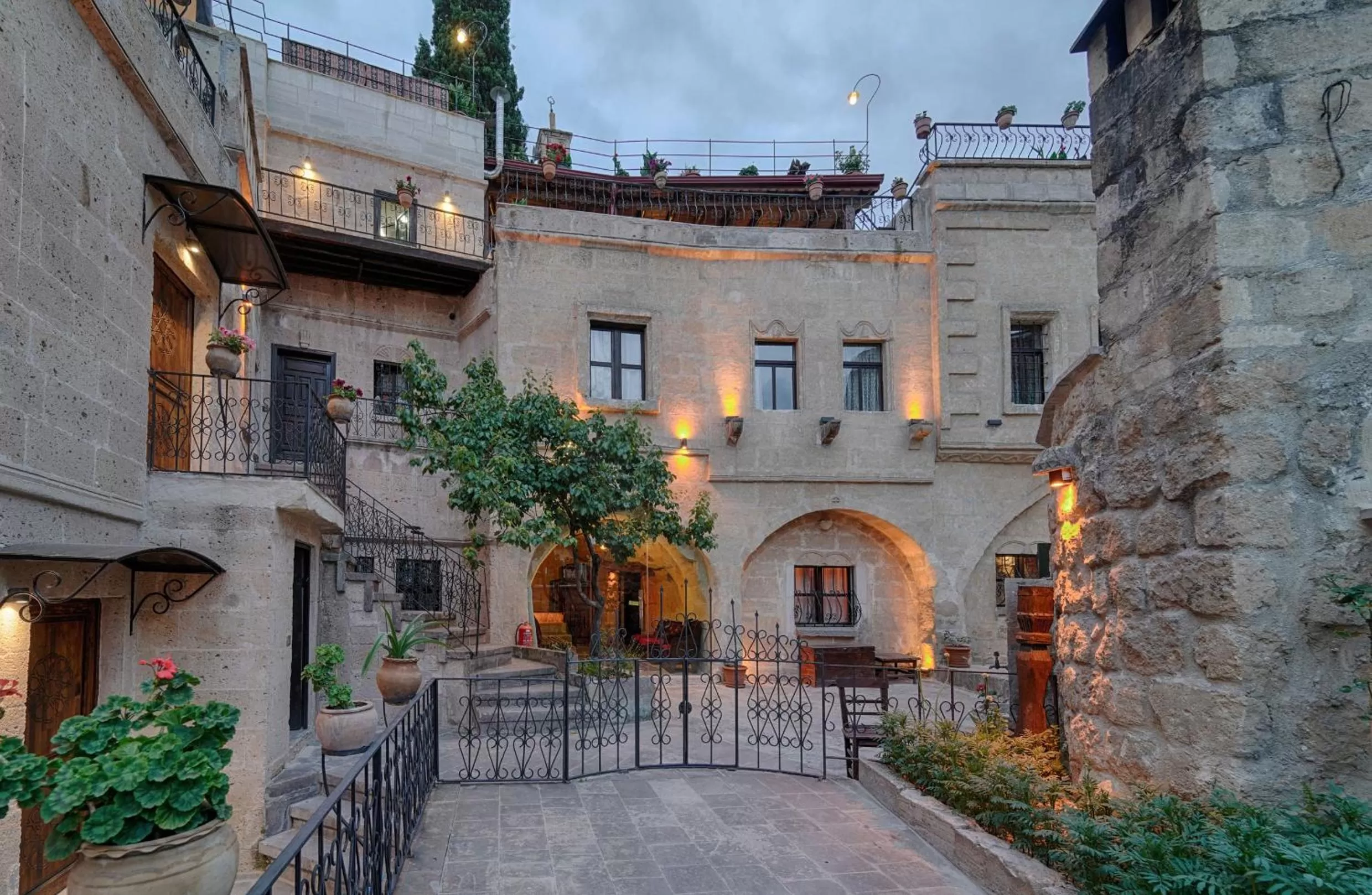 Property building in Taskonak Hotel