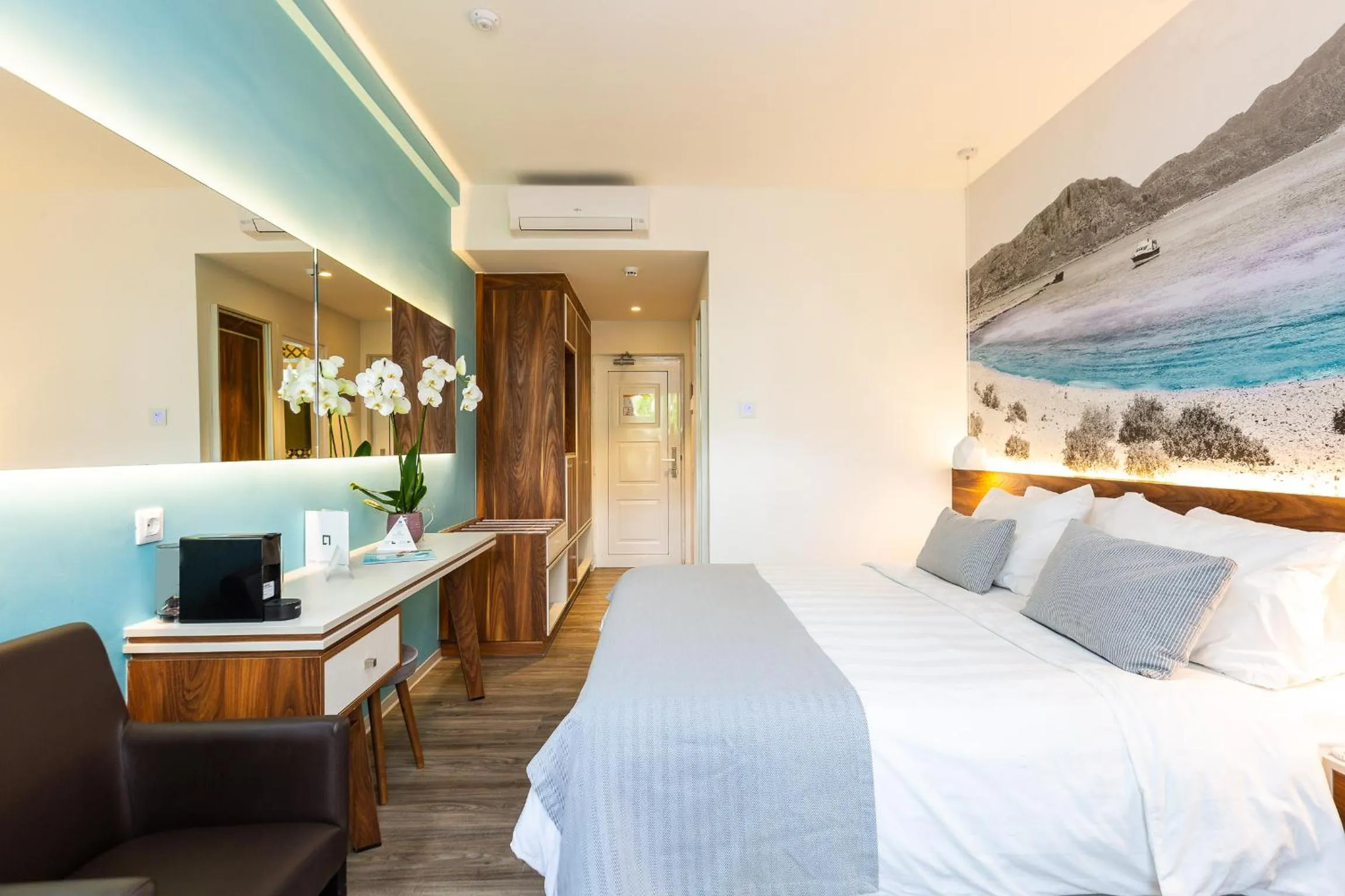 Photo of the whole room, Bed in Atrium Ambiance Hotel