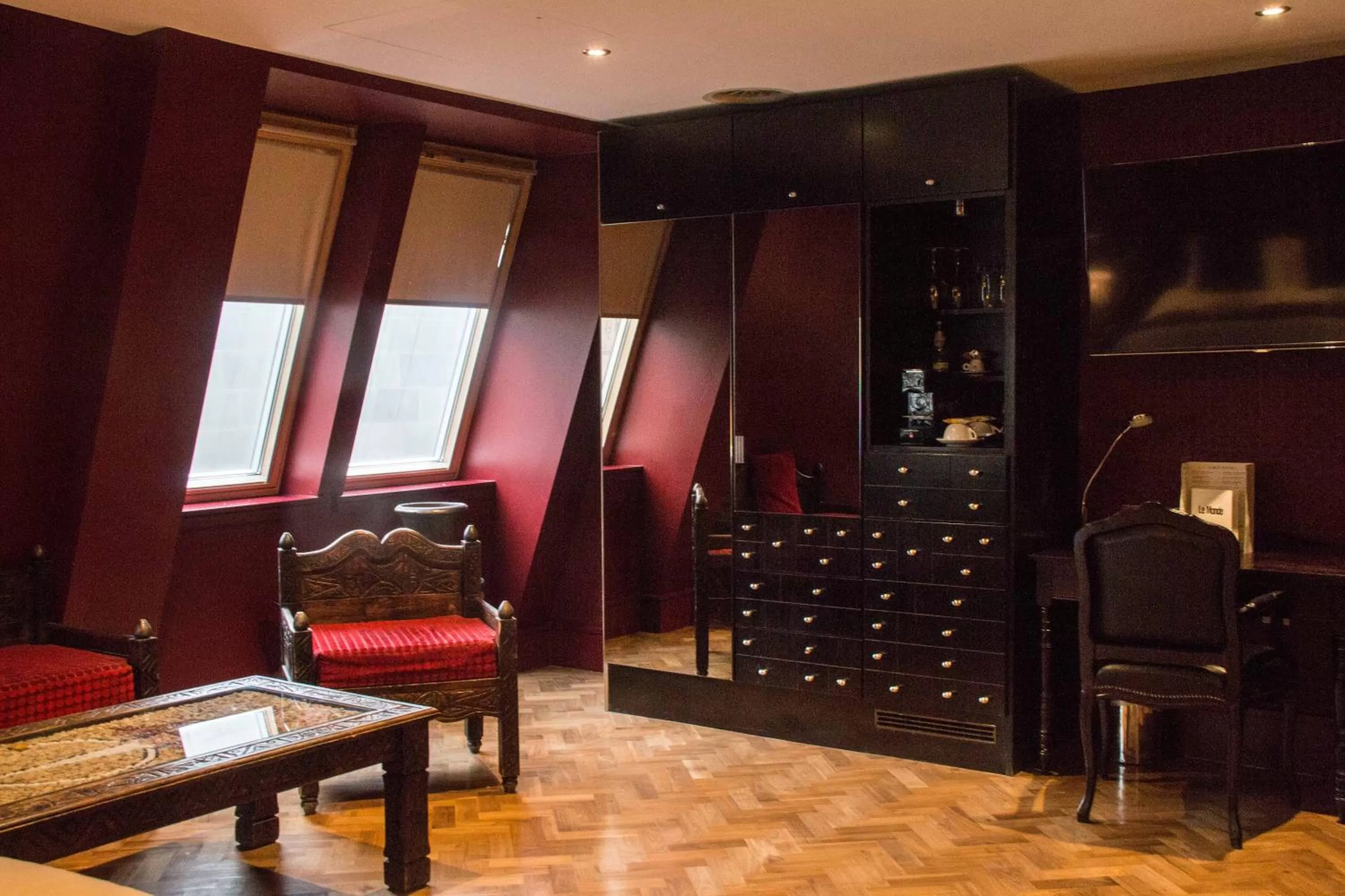 Photo of the whole room in Le Monde Hotel