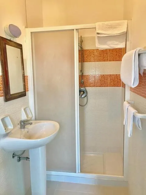 Bathroom in Hotel Scala Greca