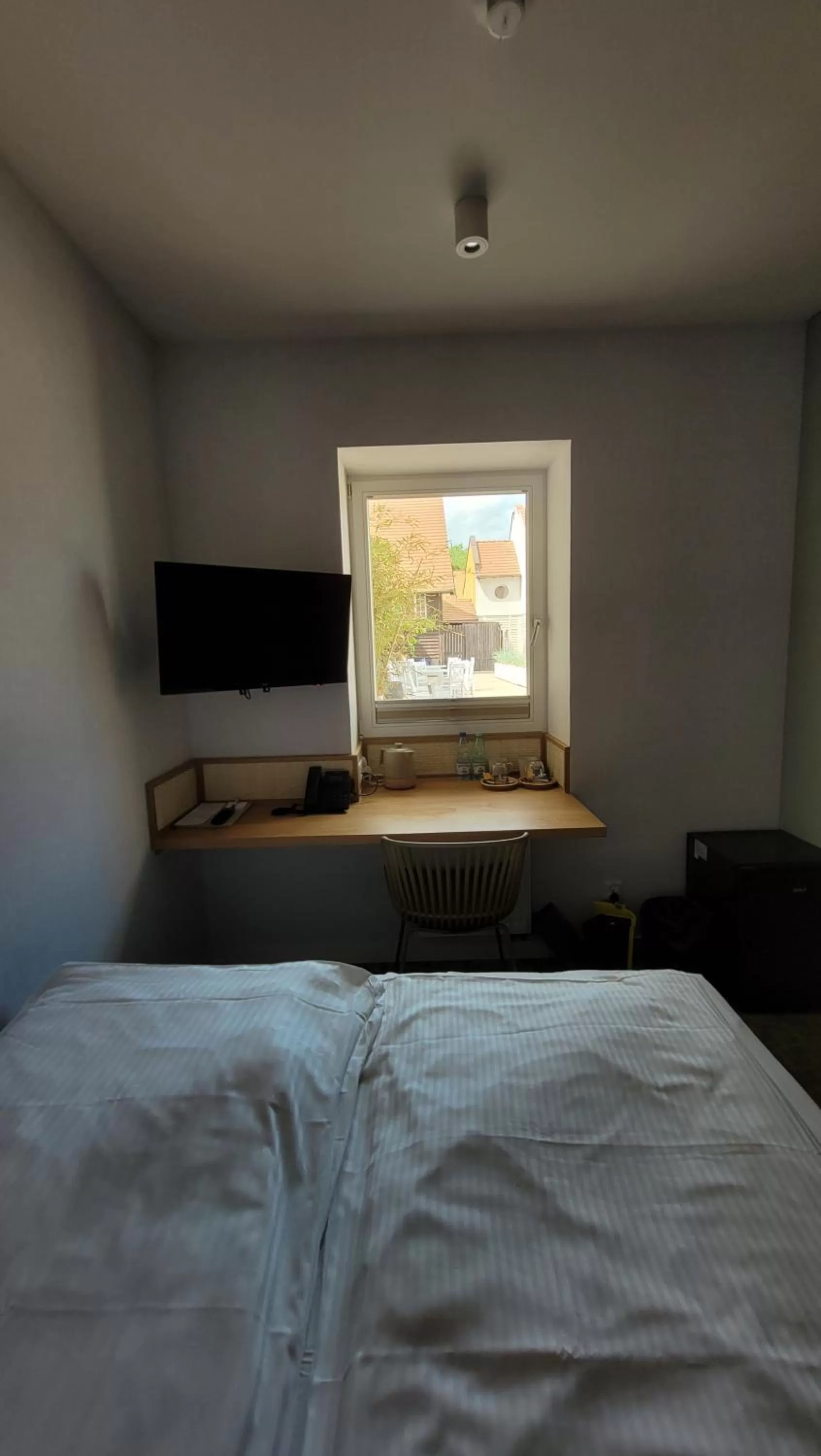 Photo of the whole room, TV/Entertainment Center in Hotel Zhong Hua