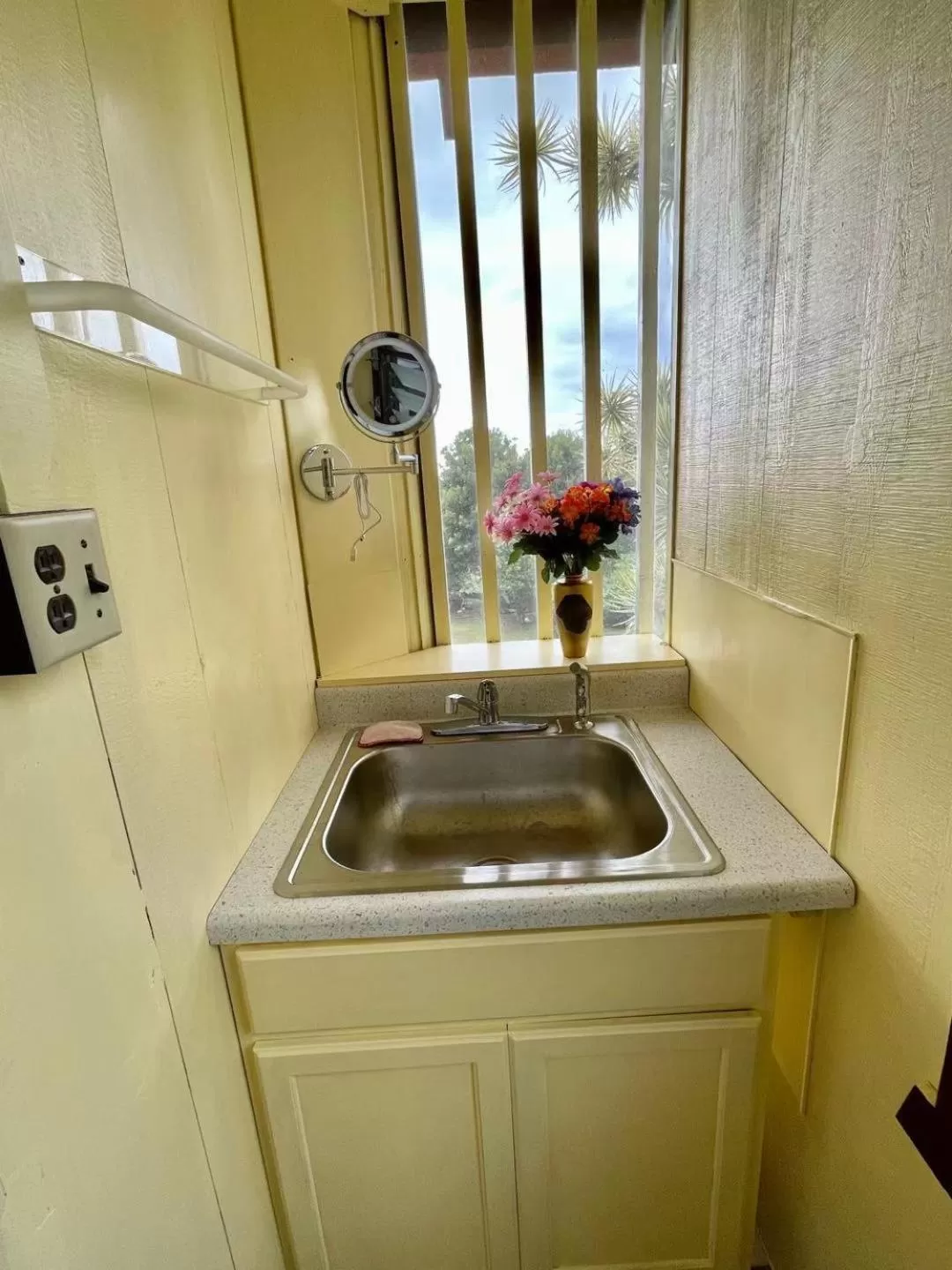 Kitchen or kitchenette in Coffee Garden