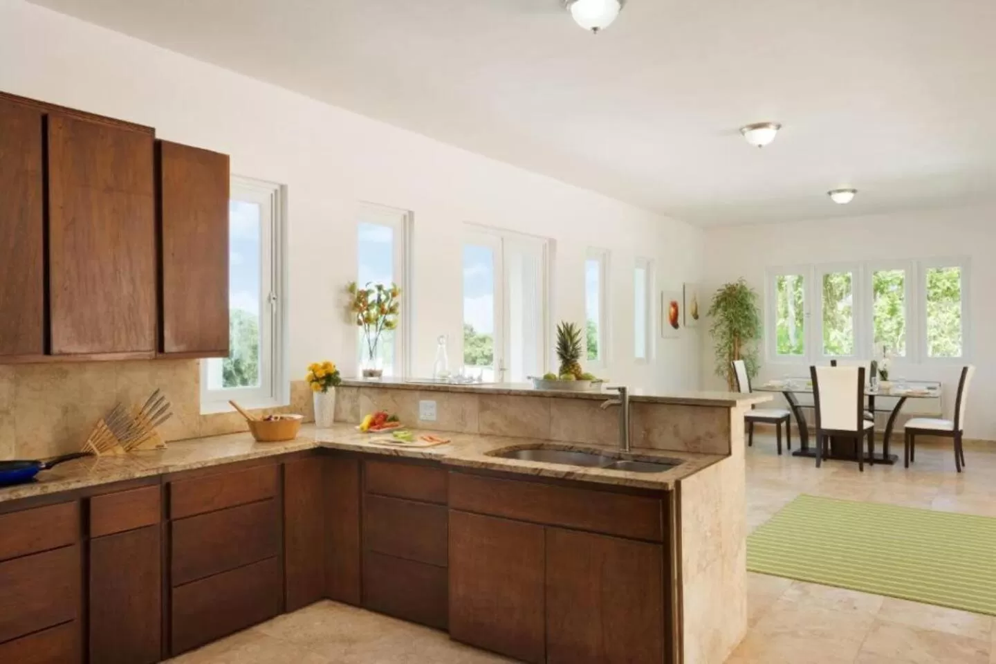 Kitchen or kitchenette, Restaurant/Places to Eat in Manati World Point Inn