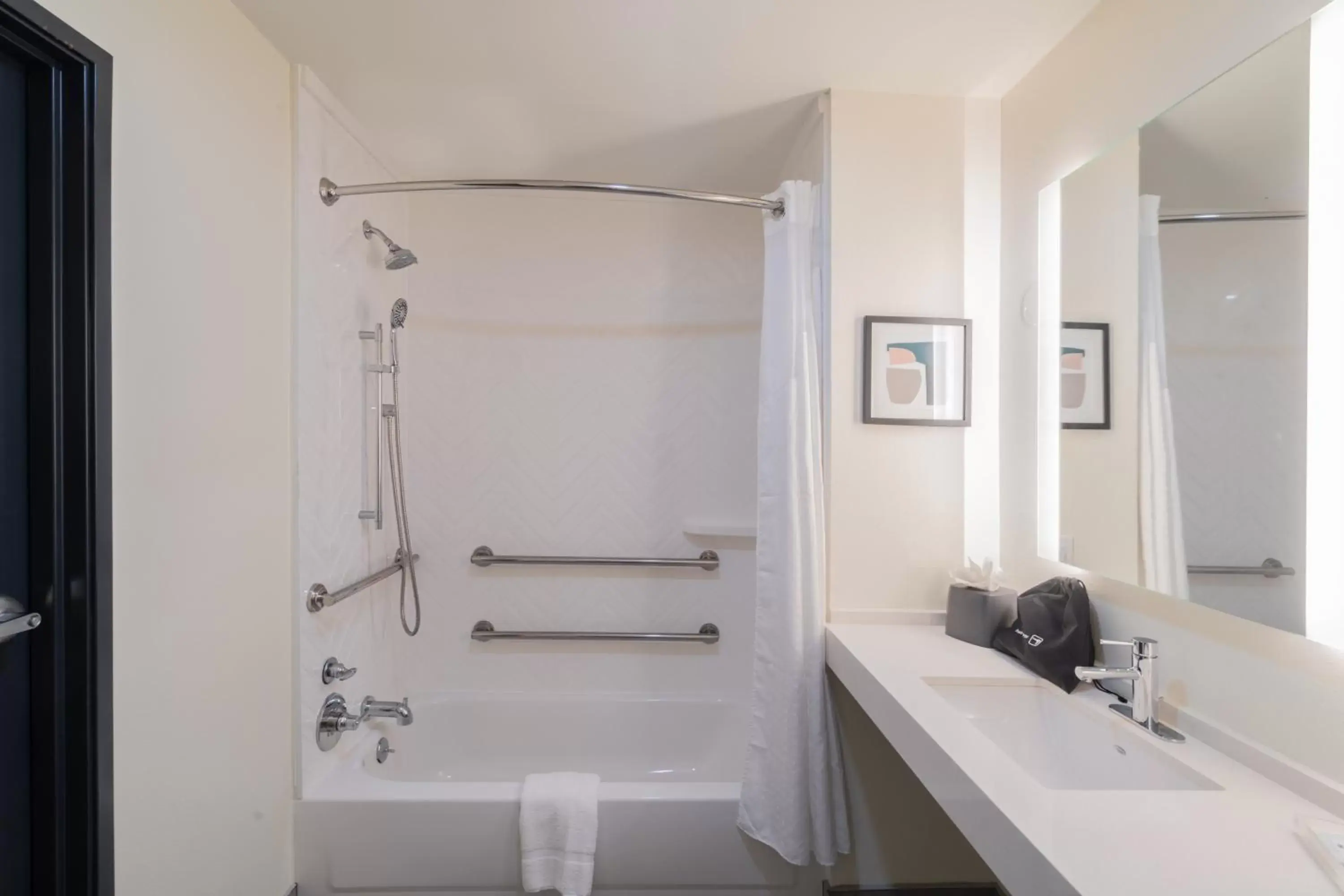King Room with Bath Tub - Disability Access/Non-Smoking in Holiday Inn Southaven Central - Memphis, an IHG Hotel King Room with Bath Tub - Disability Access/Non-Smoking in Holiday Inn Southaven Central - Memphis, an IHG Hotel