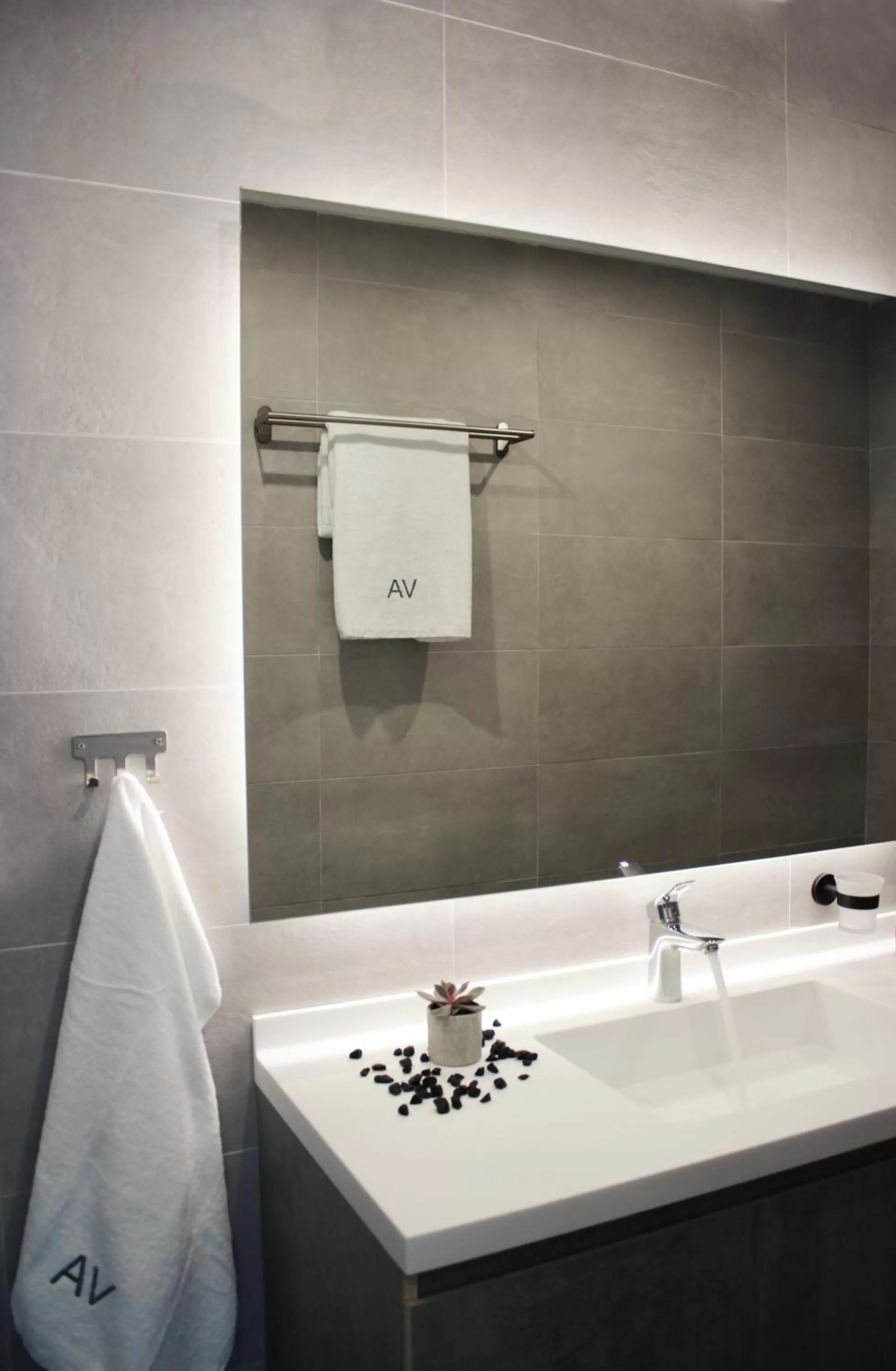 Bathroom in Exarchia House Project