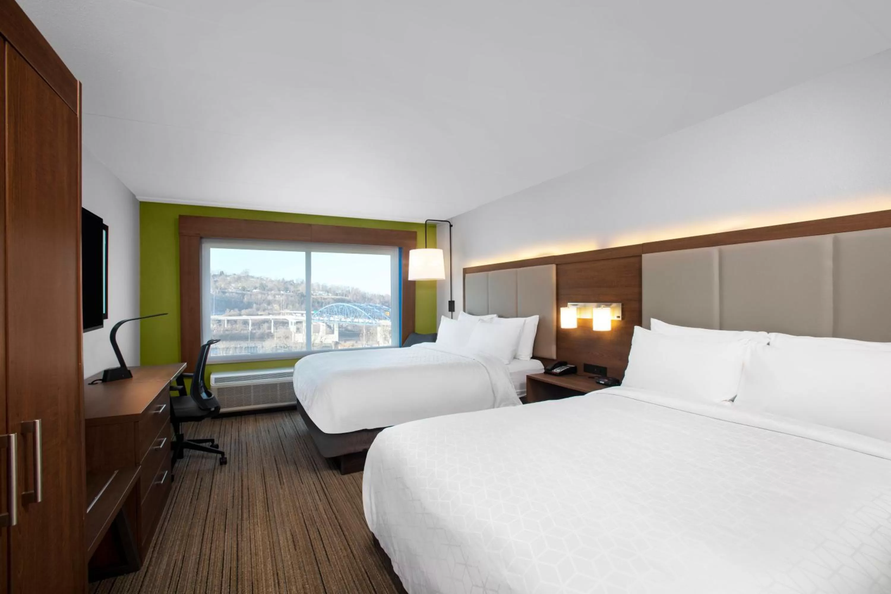 Photo of the whole room, Bed in Holiday Inn Express Charleston-Civic Center by IHG