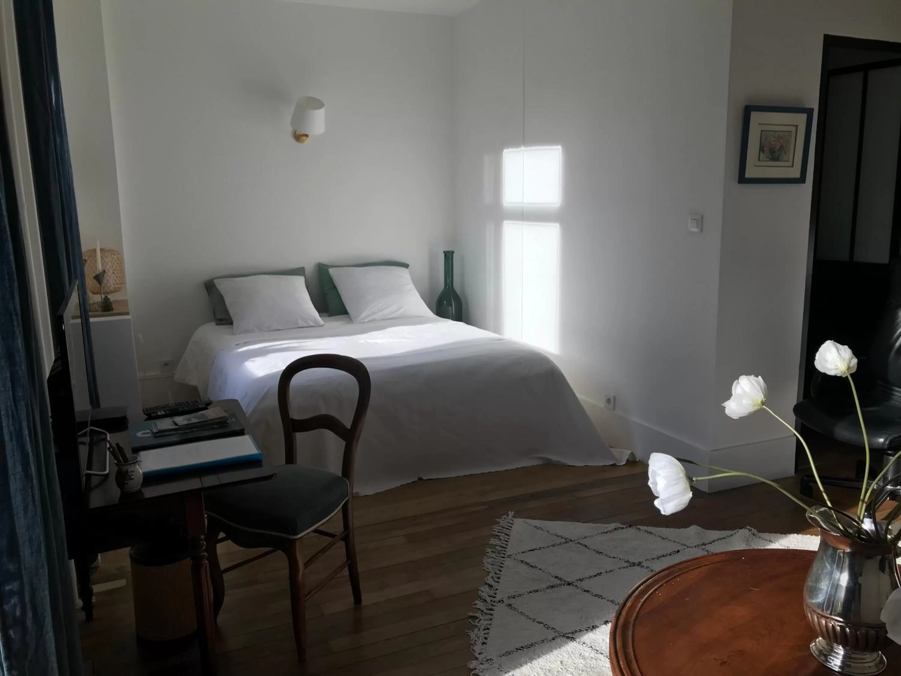 Photo of the whole room, Bed in LE JARDIN D'ALEXANDRE