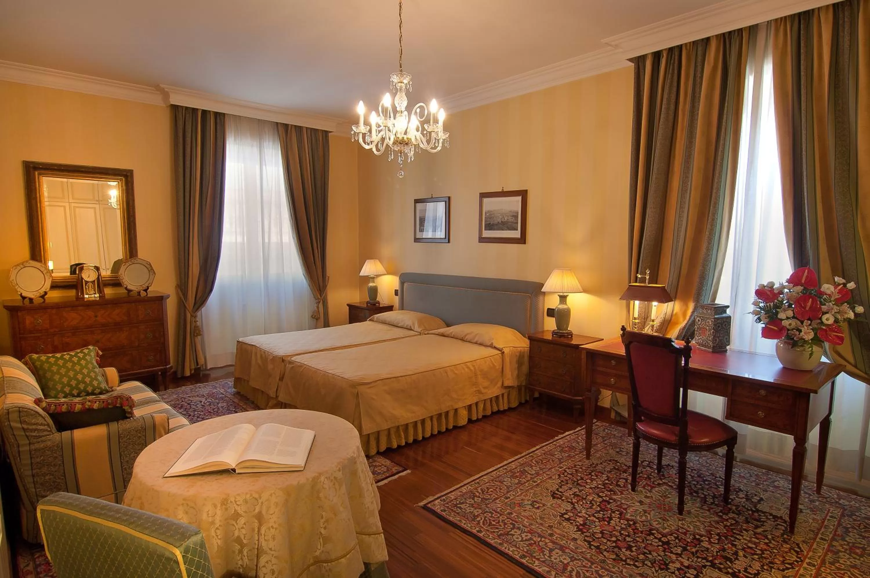 Photo of the whole room, Bed in Residenza Paolo VI
