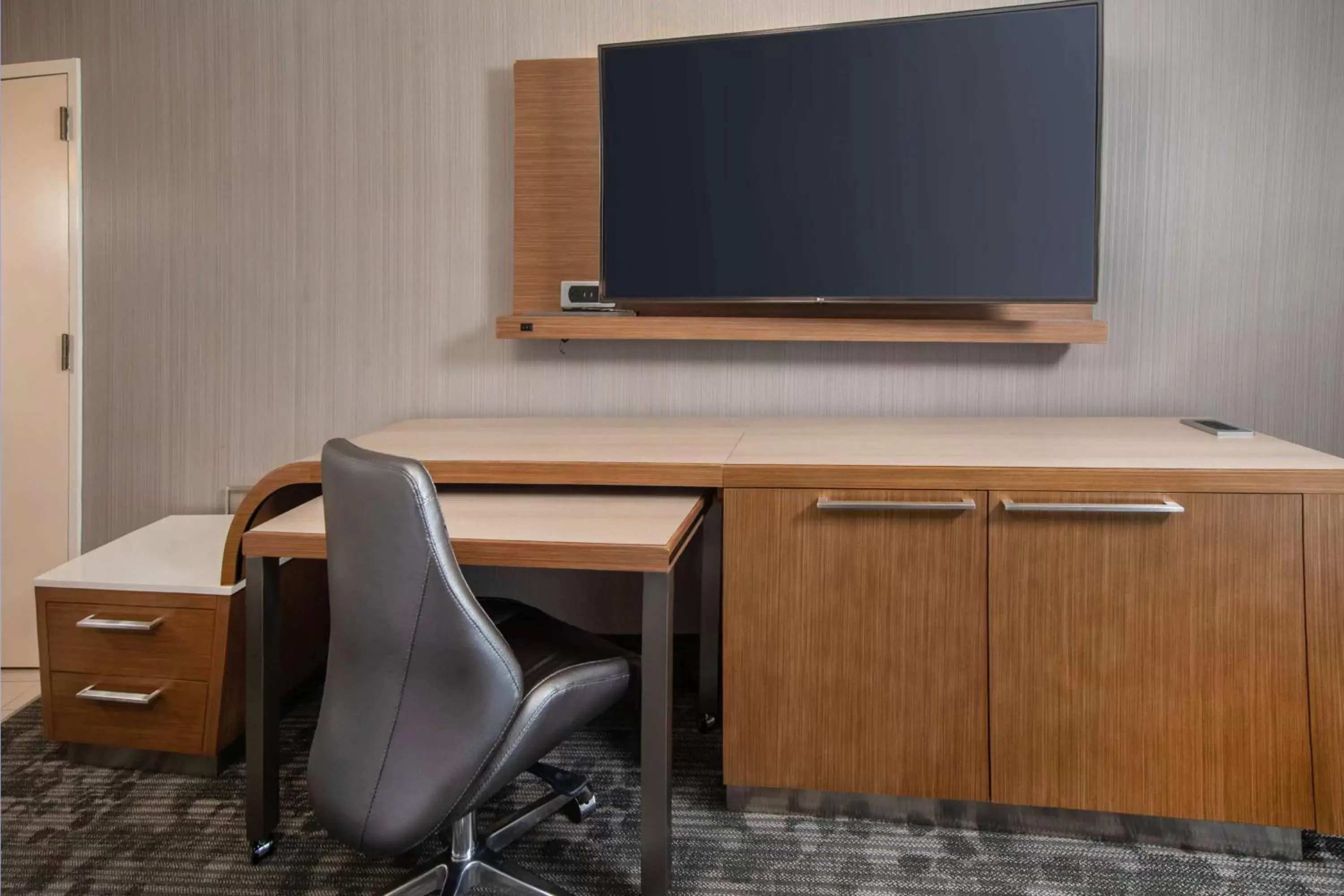 Hearing Accessible - Deluxe King in Sonesta Select Atlanta Norcross I 85 Hearing Accessible - Deluxe King in Sonesta Select Atlanta Norcross I 85