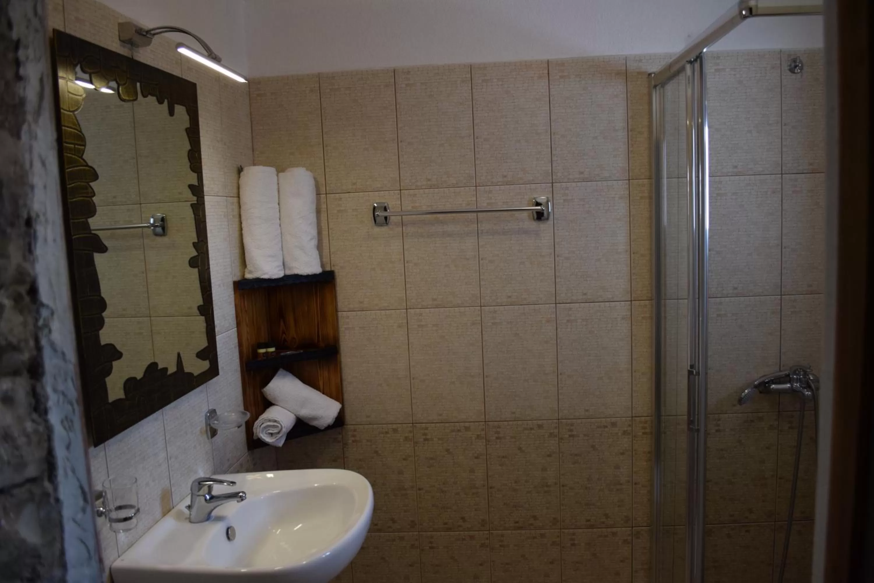 Bathroom in Hotel Gjirokastra