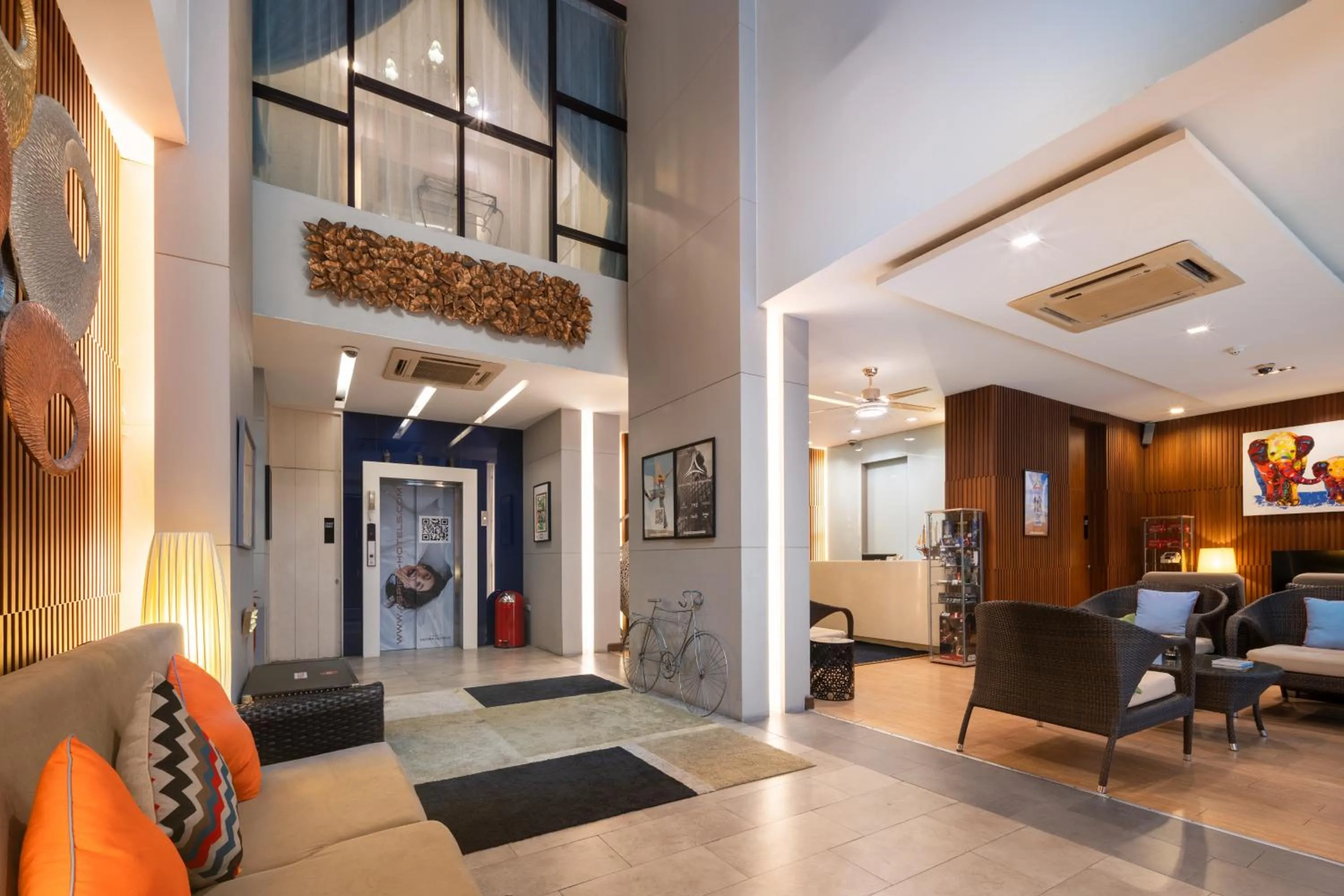 Facade/entrance in iCheck inn Gems Center Silom