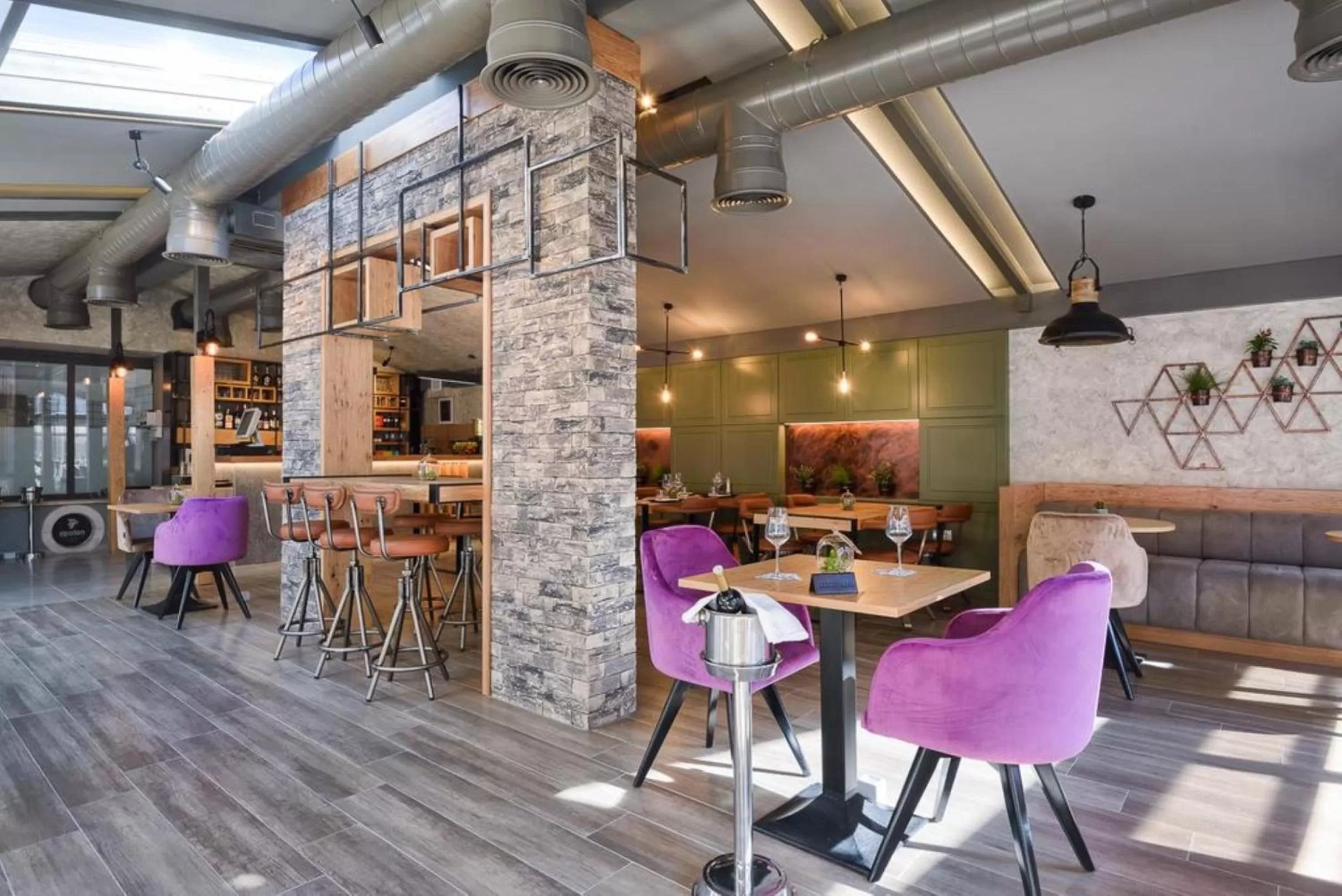 Restaurant/places to eat in Hotel Galija