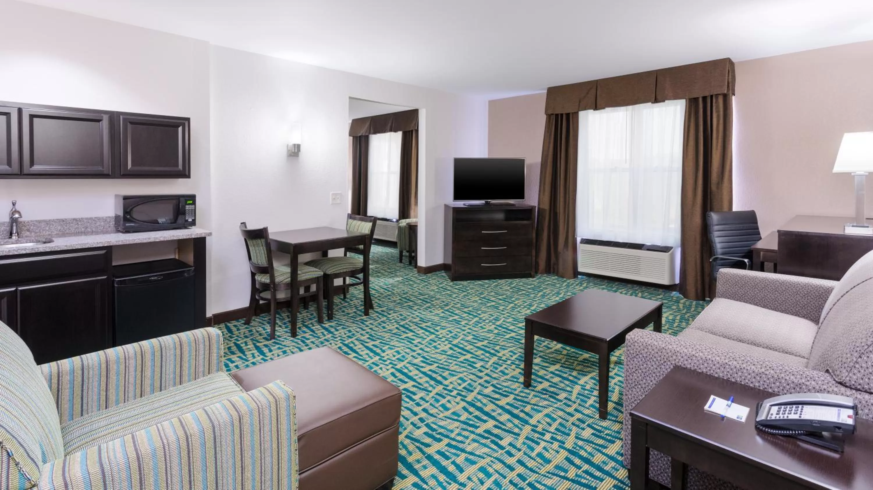 Executive King Suite - Disability Access in Holiday Inn Express & Suites Wyomissing, an IHG Hotel