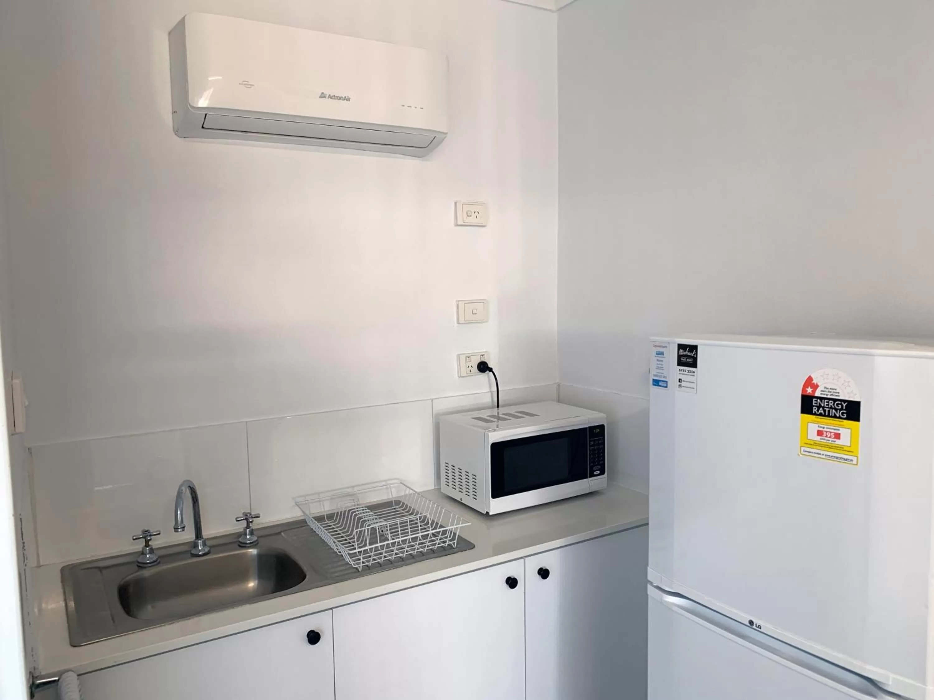 Coffee/tea facilities in Baths Motel Moree