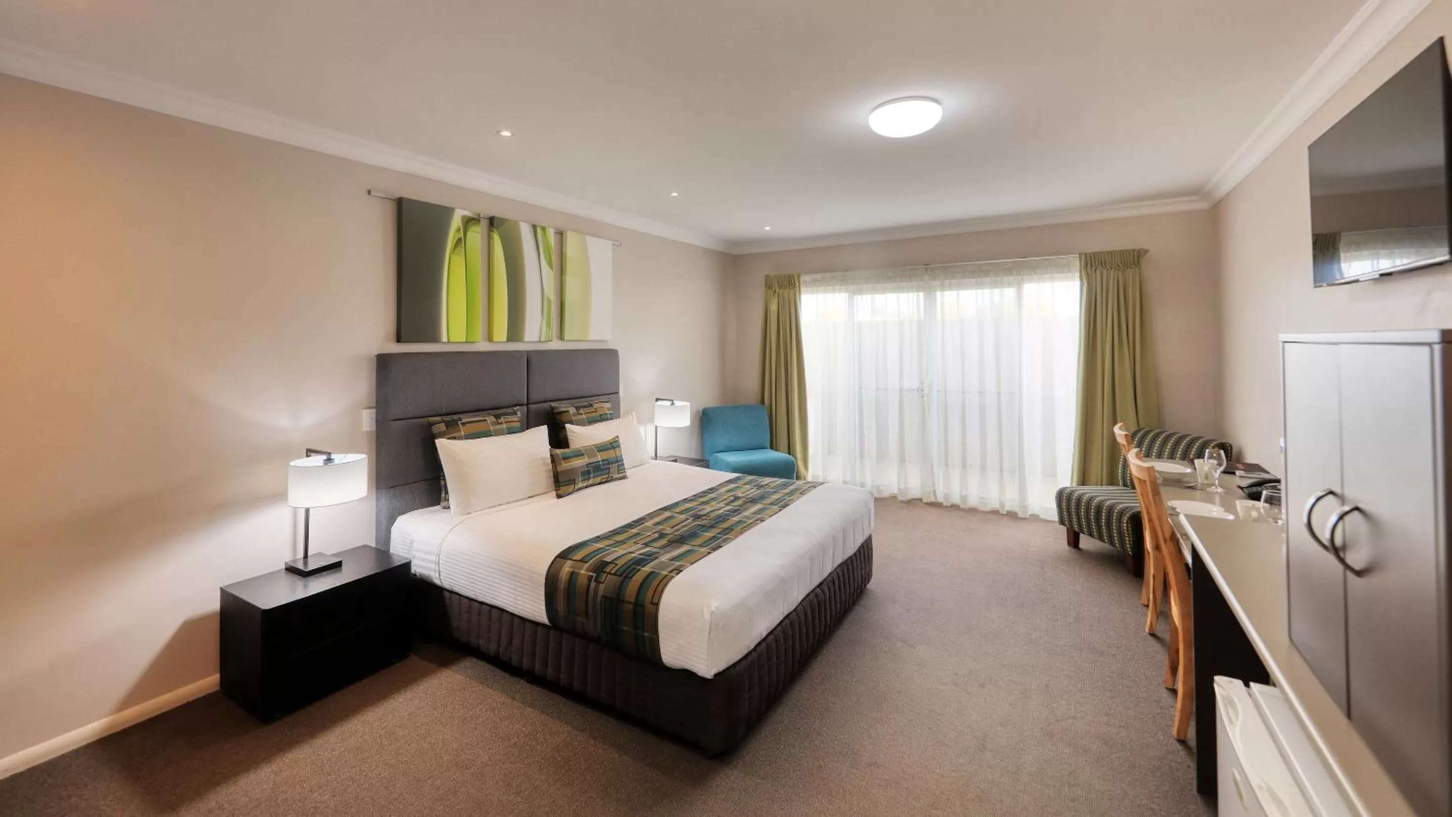 Bed in Drovers Motor Inn