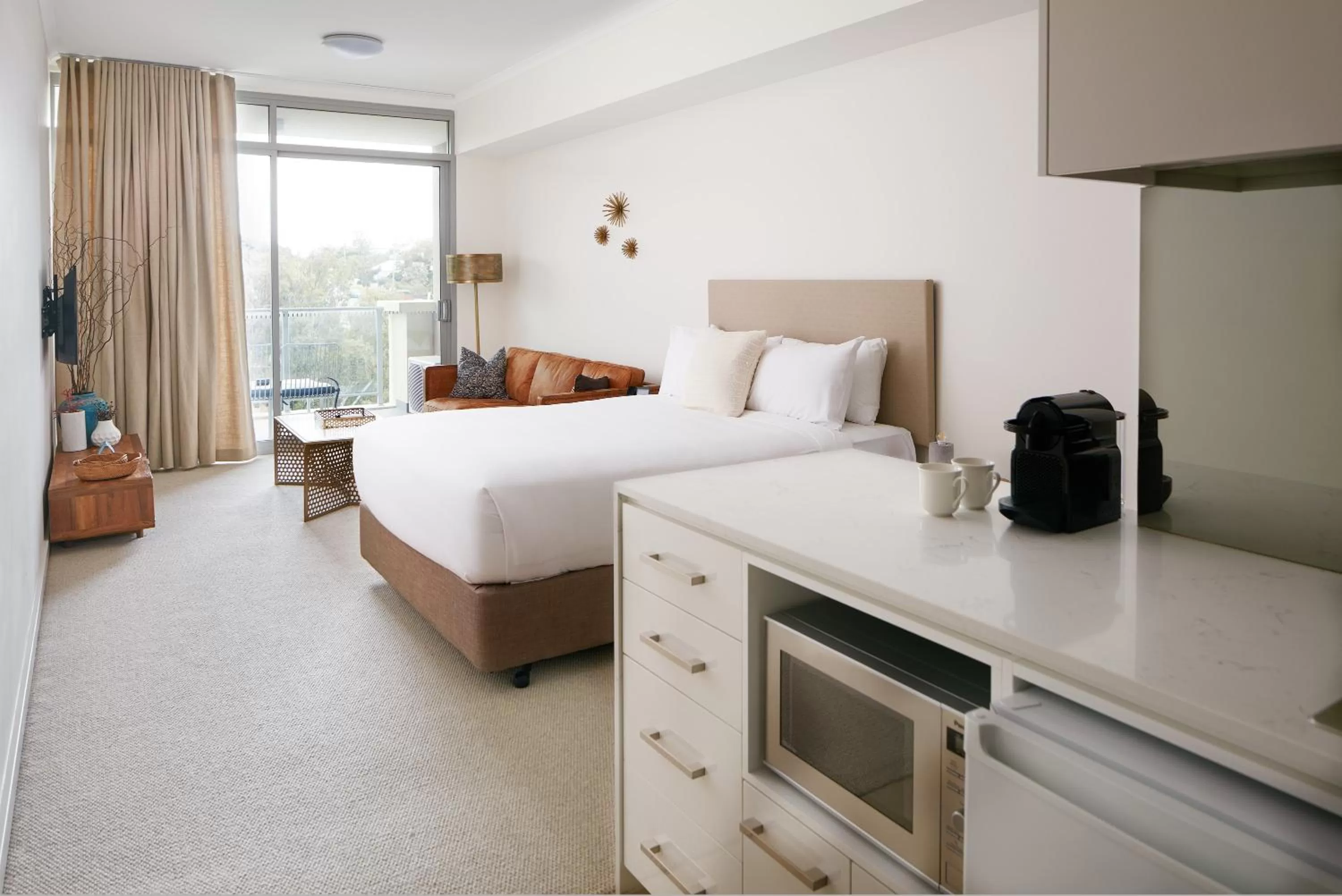 Kitchen or kitchenette, Bed in Nautica Residences Fremantle