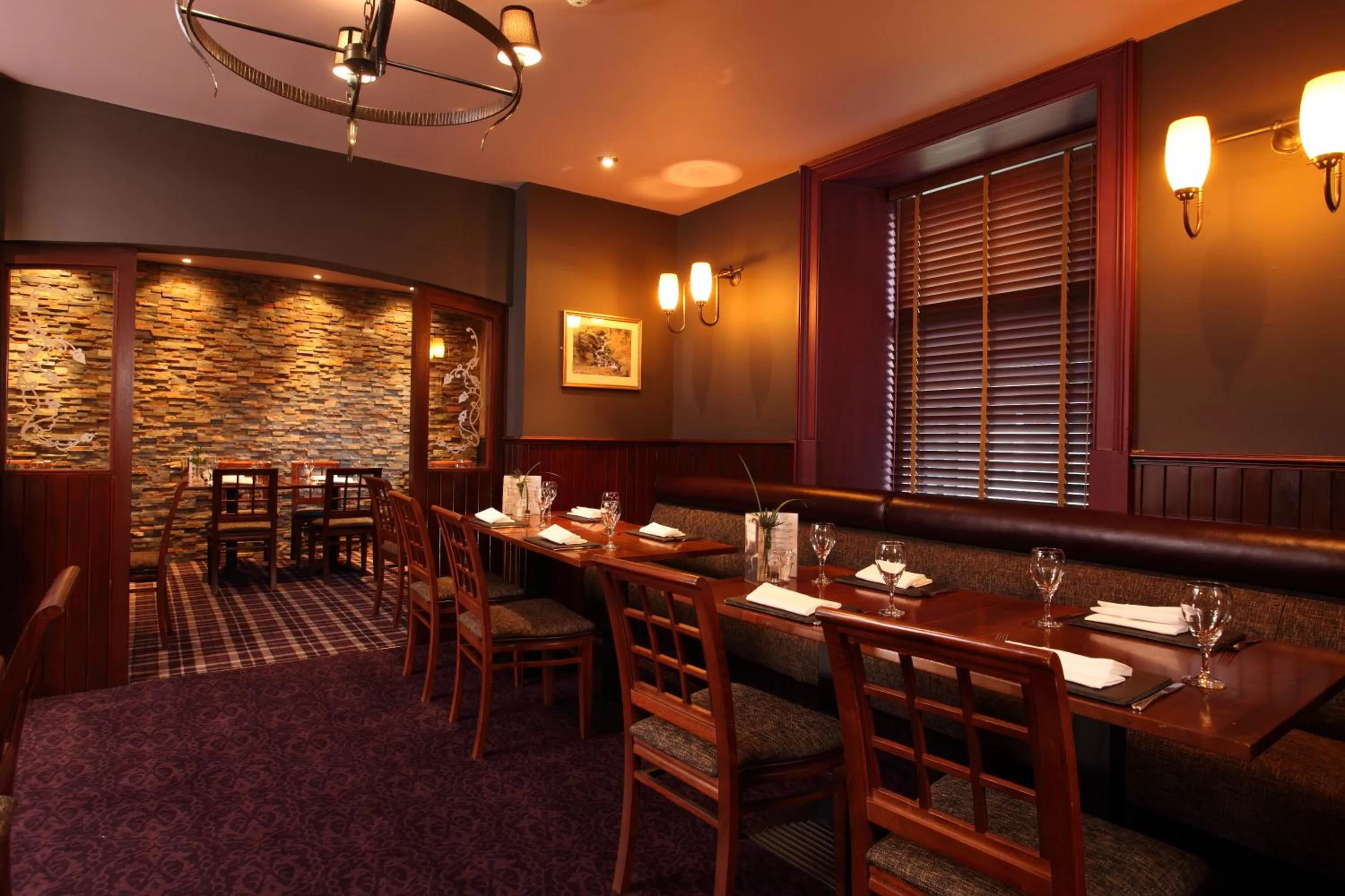 Restaurant/places to eat in Northern Hotel