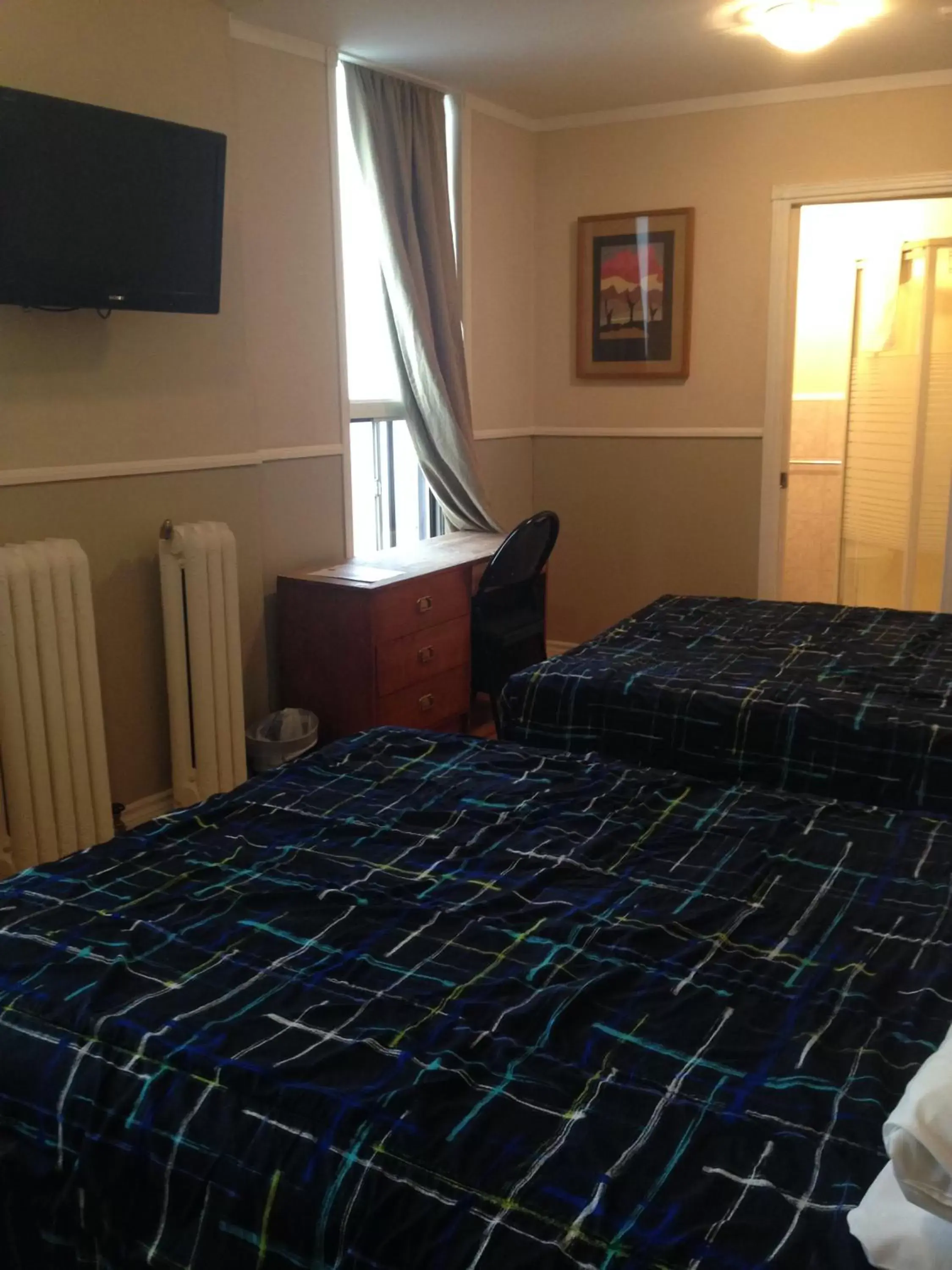 Double Room with Two Double Beds with Private Bathroom in The Rex Hotel Jazz & Blues Bar Double Room with Two Double Beds with Private Bathroom in The Rex Hotel Jazz & Blues Bar
