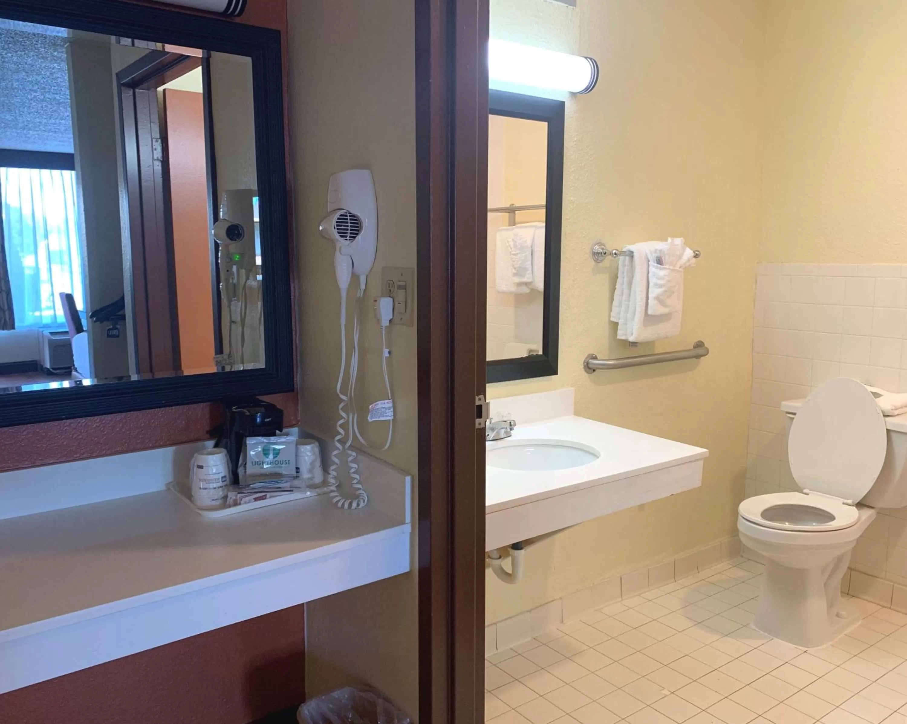 Bathroom in Best Western Greenville Airport