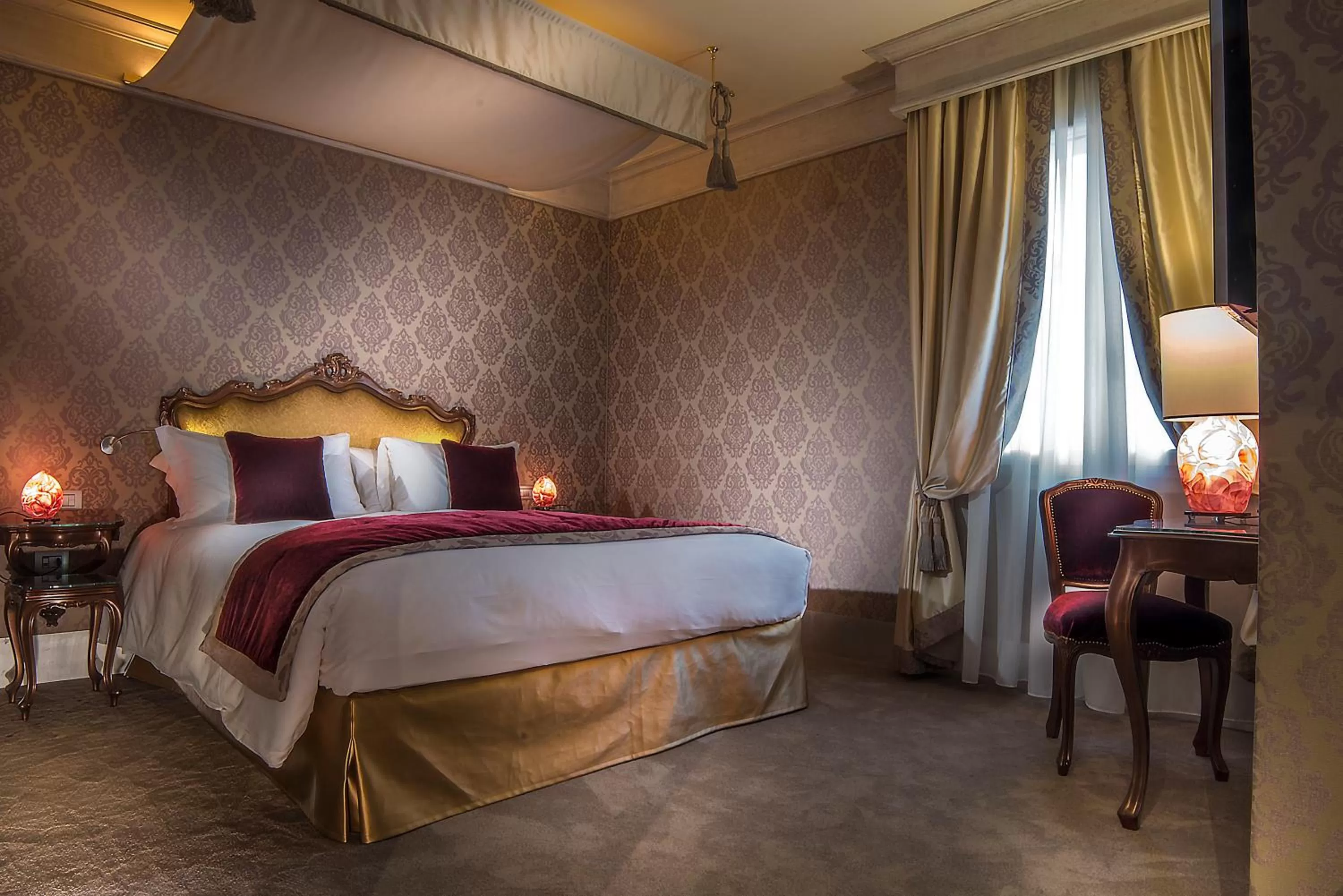 Photo of the whole room, Bed in Papadopoli Hotel Venezia - MGallery Collection