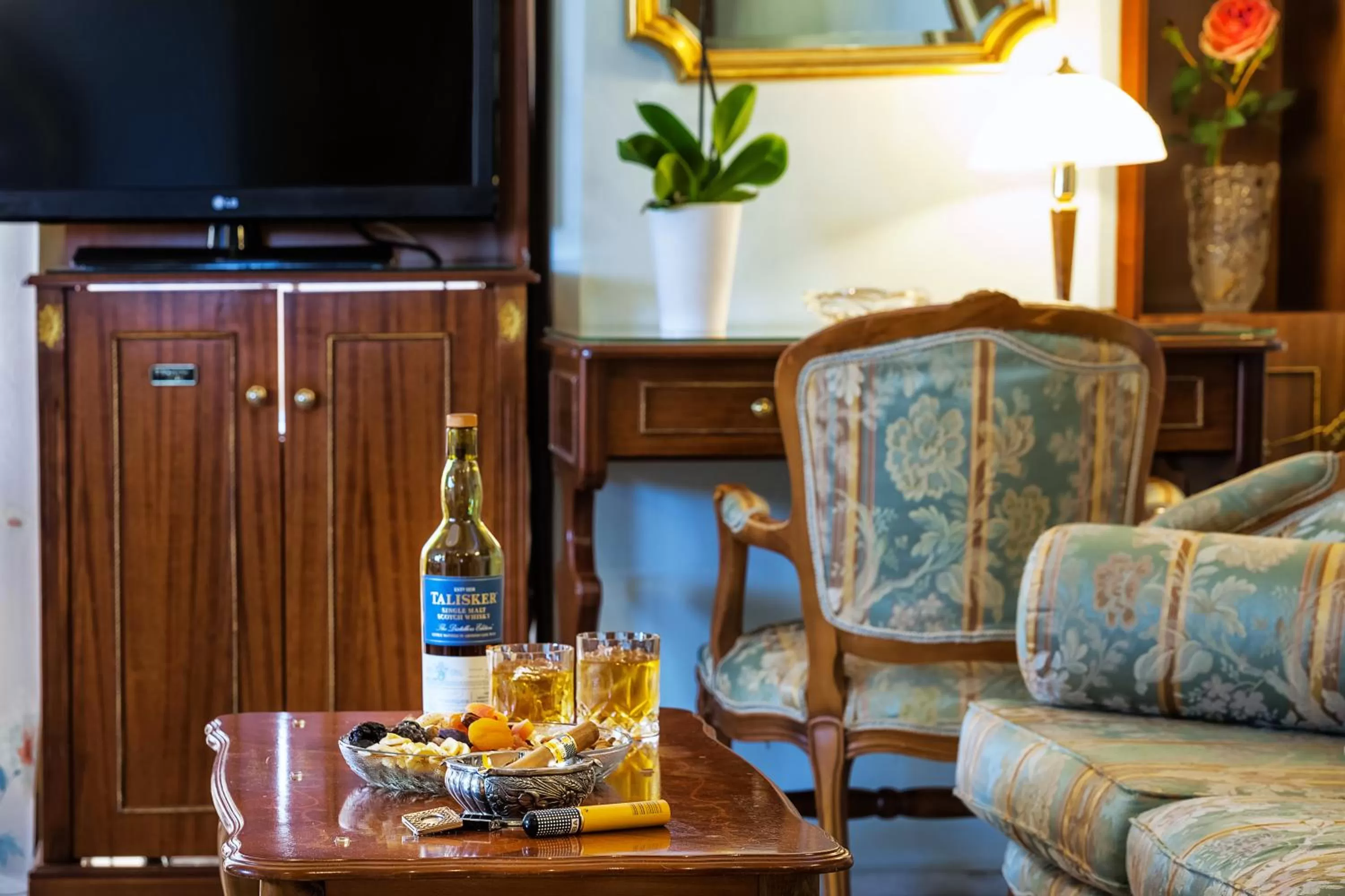 Photo of the whole room in Imperial Palace Classical Hotel Thessaloniki