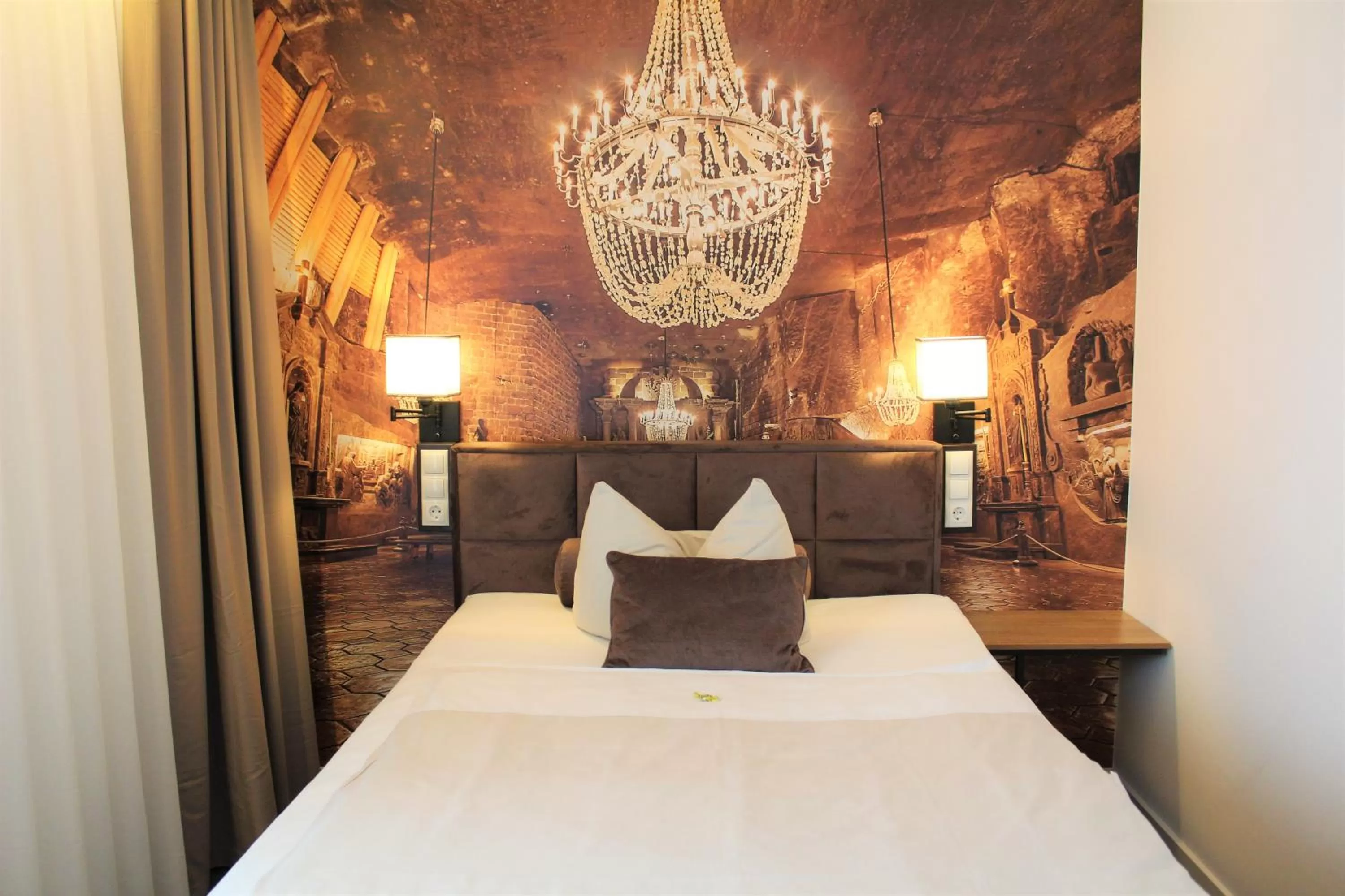 Bed in Hotel Ammerländer Hof