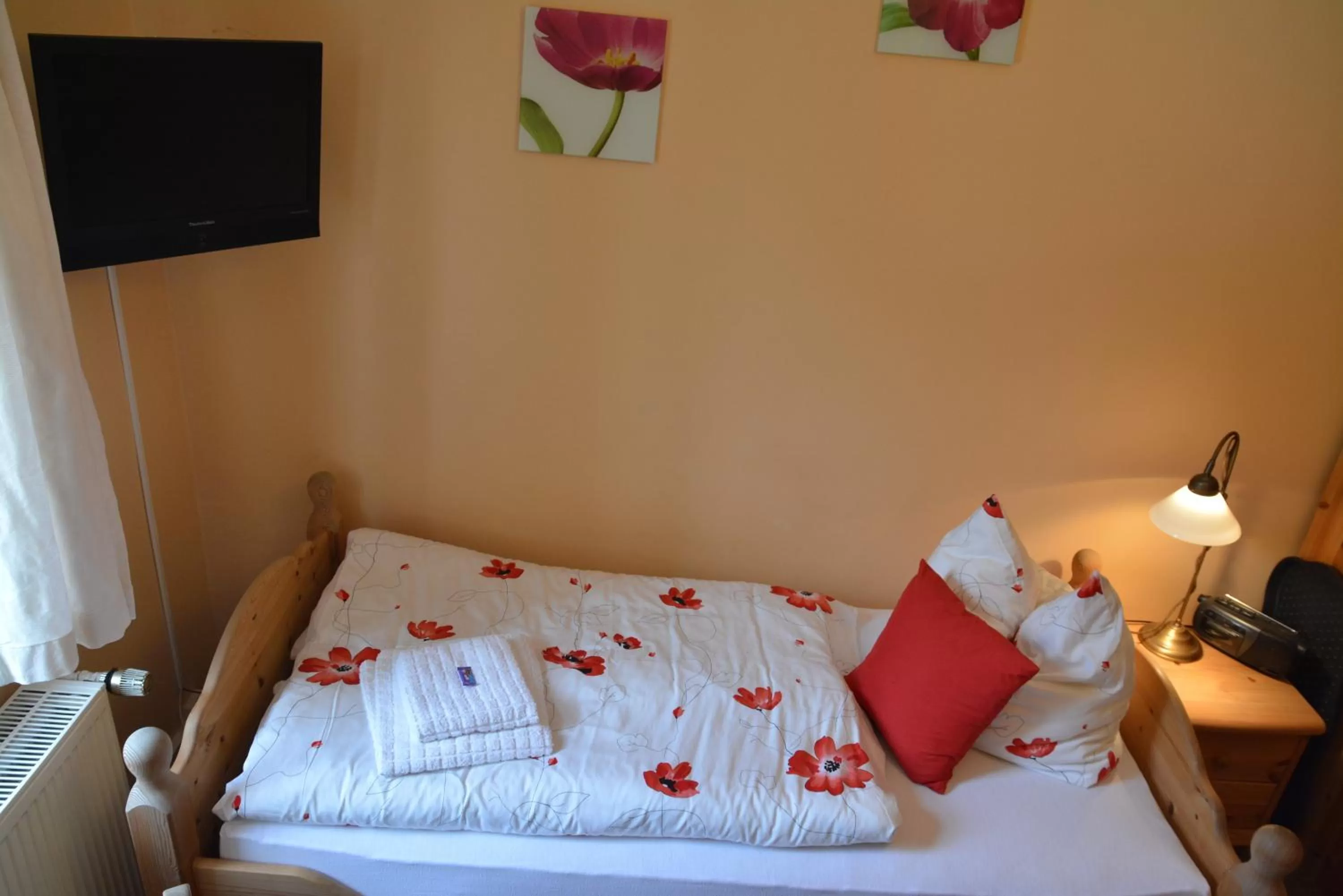 Bedroom, Bed in Landgasthof Alter Bahnhof