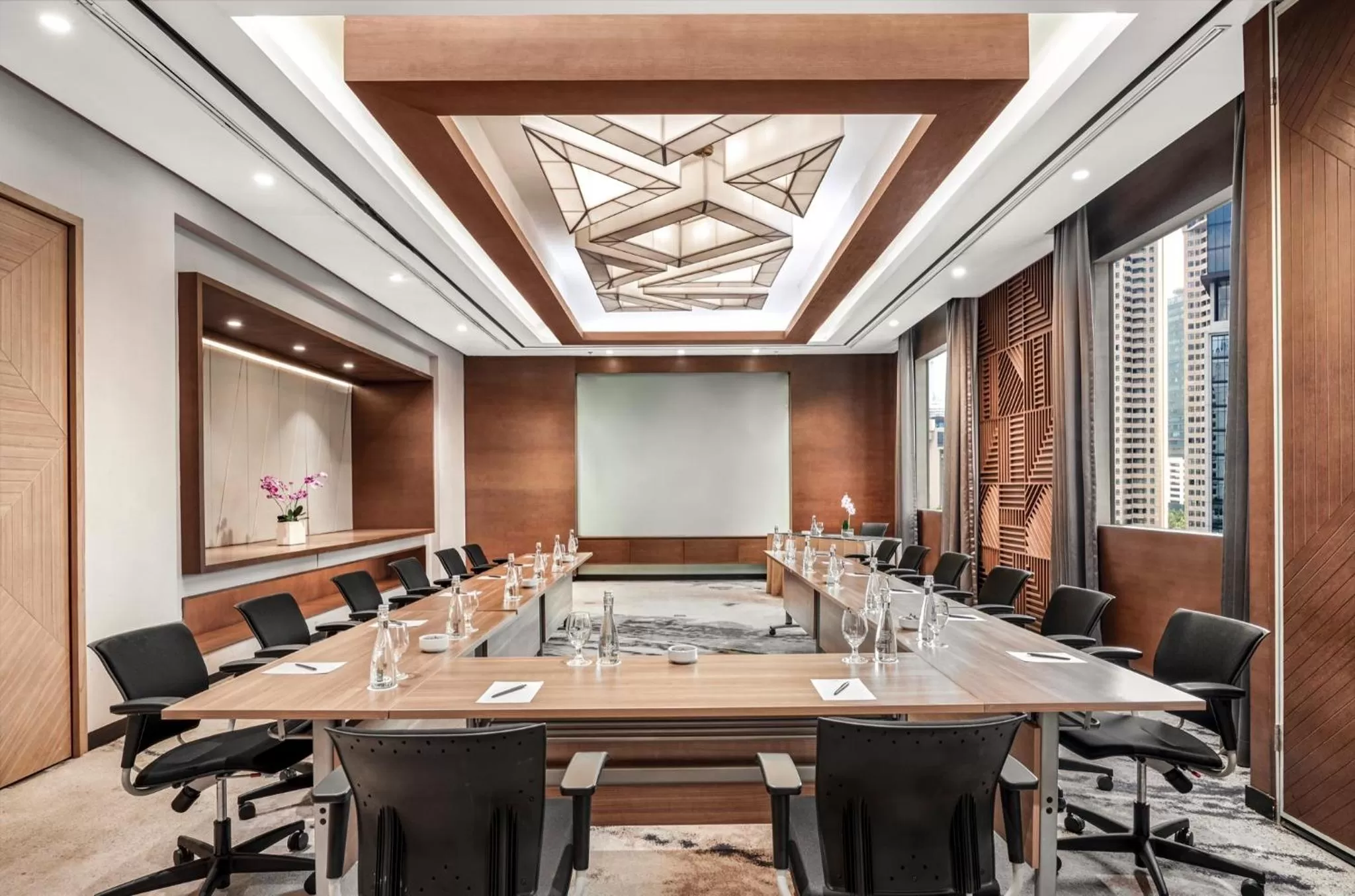 Meeting/conference room in Mangkuluhur ARTOTEL SUITES