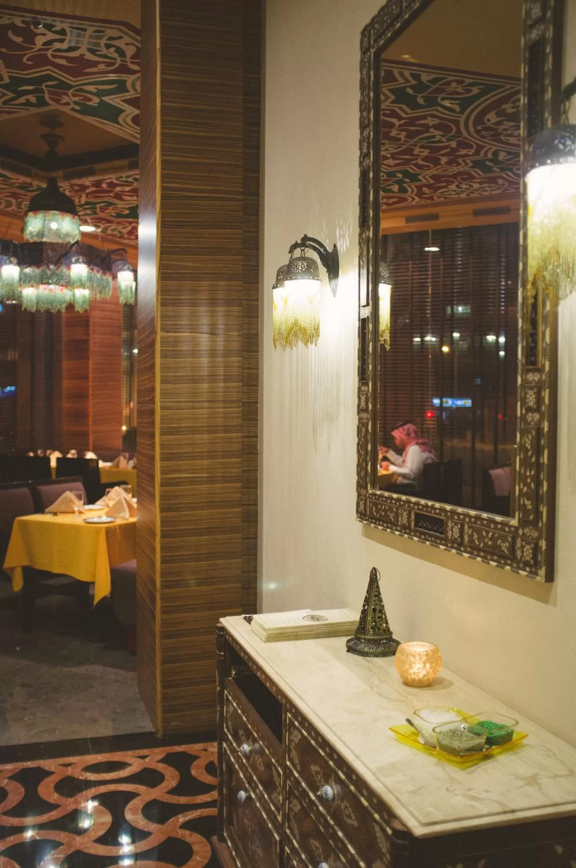 Restaurant/places to eat in Asdal Boutique Hotel Seef