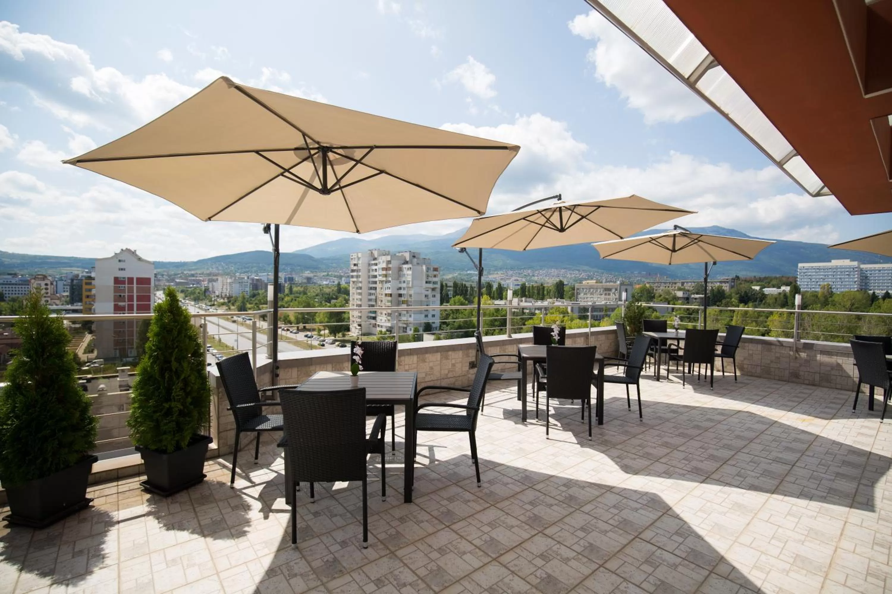 Restaurant/places to eat in Grami Hotel Sofia