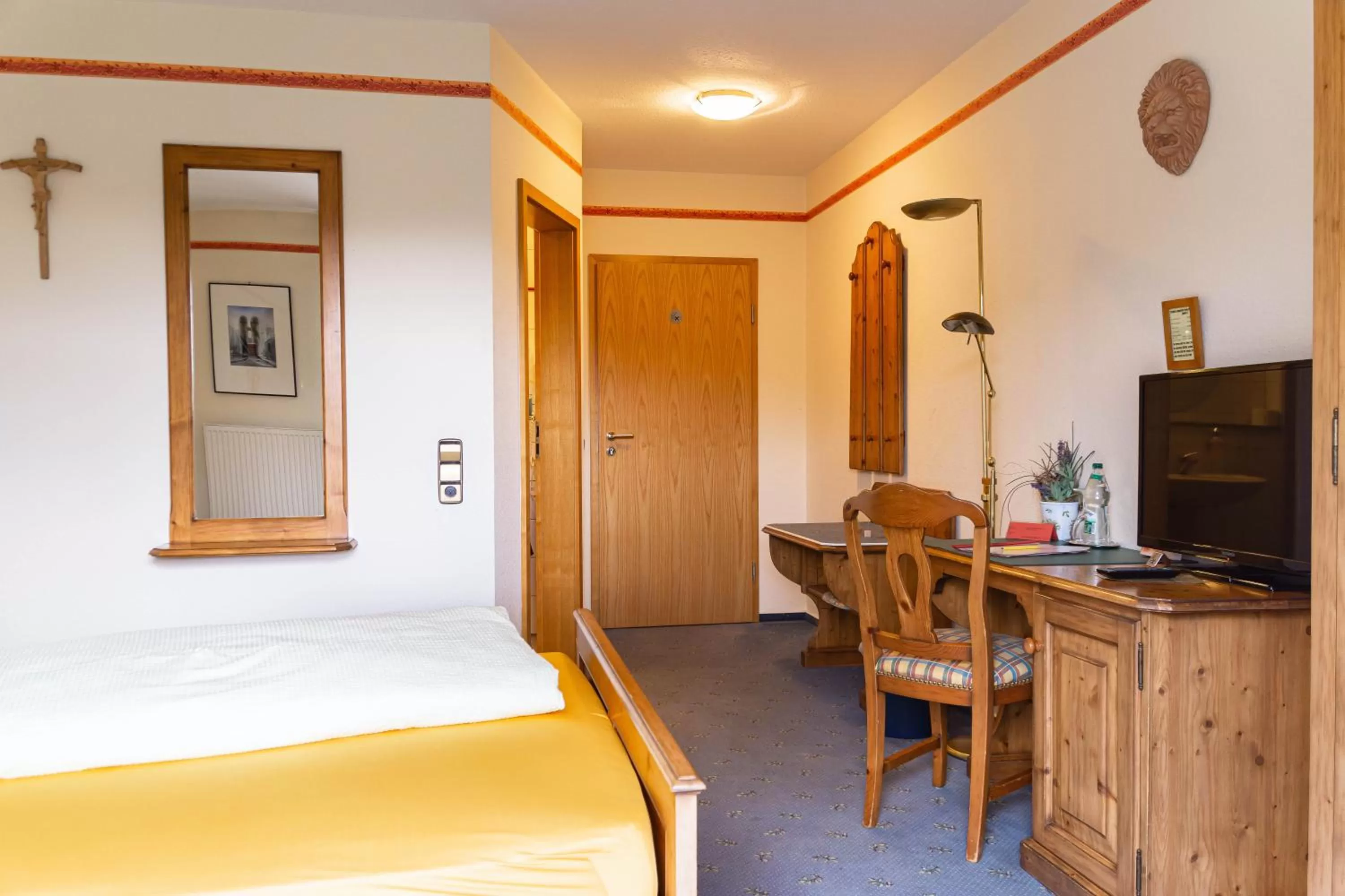 Bed in Landgasthof & Brauerei Löwen Sasbach