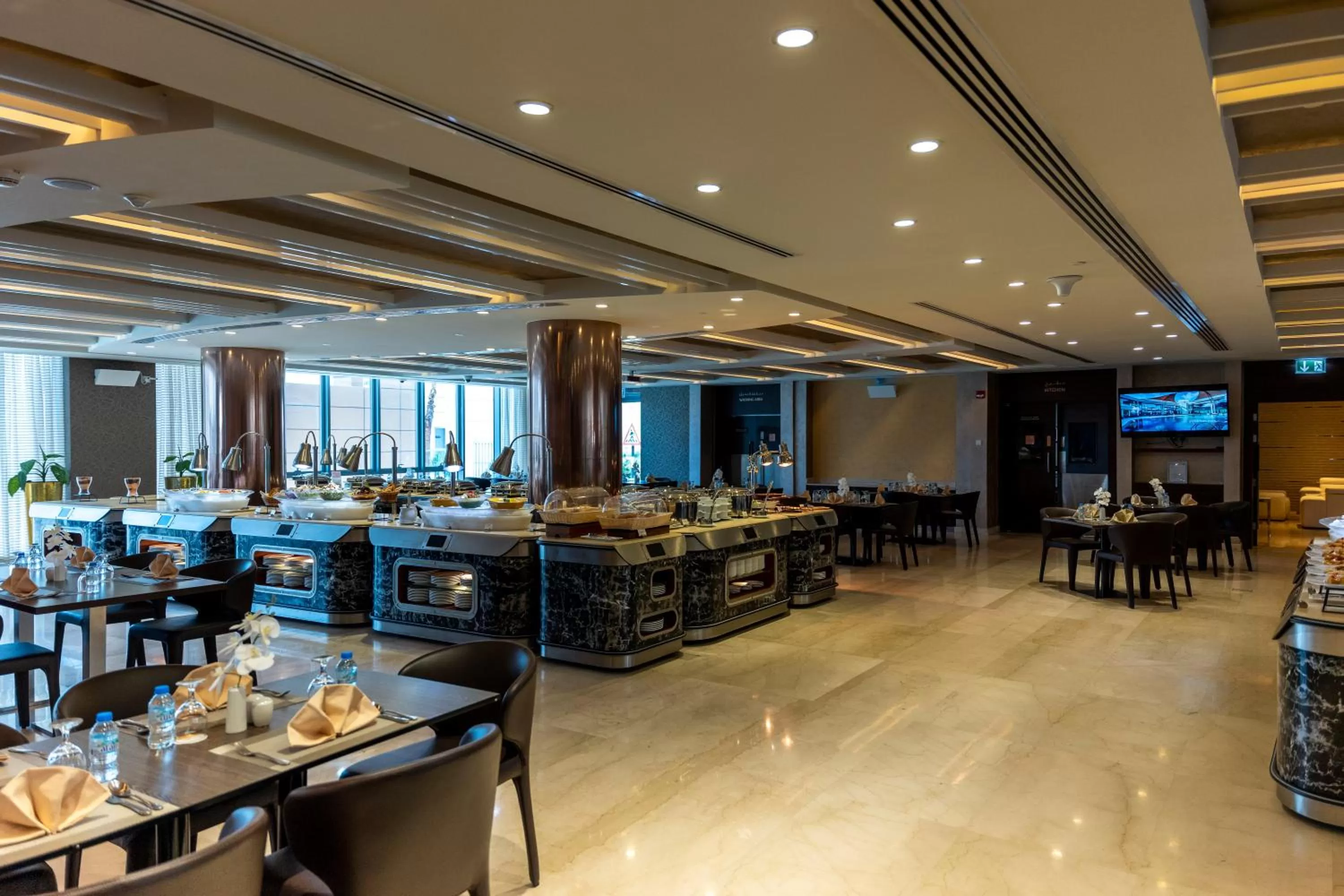 Restaurant/places to eat in Remal Hotel & Villas Al Dhannah City