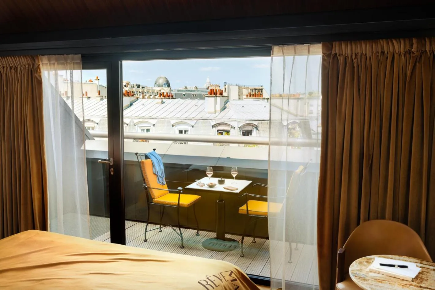 Balcony/Terrace, Bed in Hôtel Madame Rêve