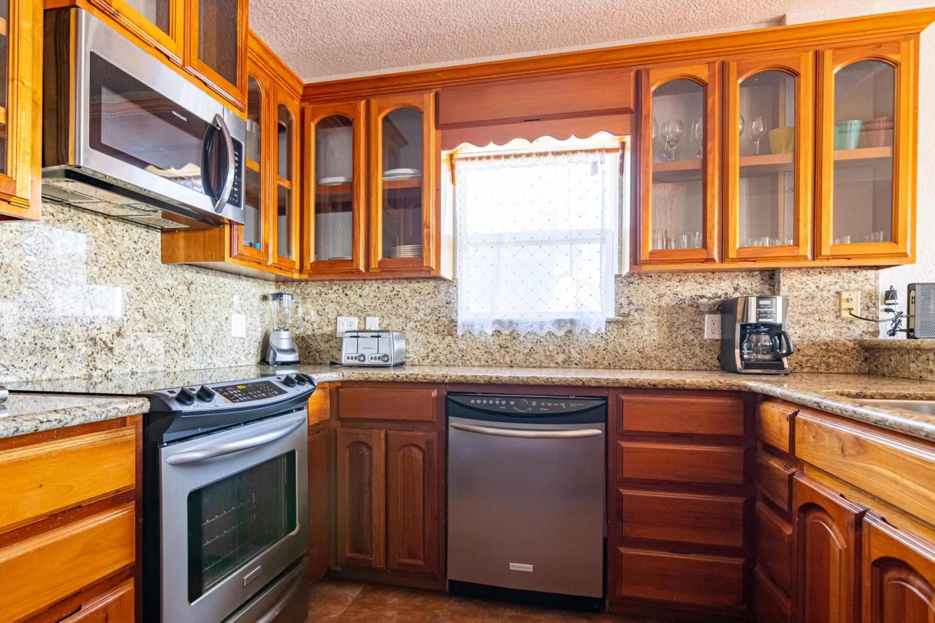 Coffee/tea facilities, Kitchen/Kitchenette in Lighthouse Beach Villas