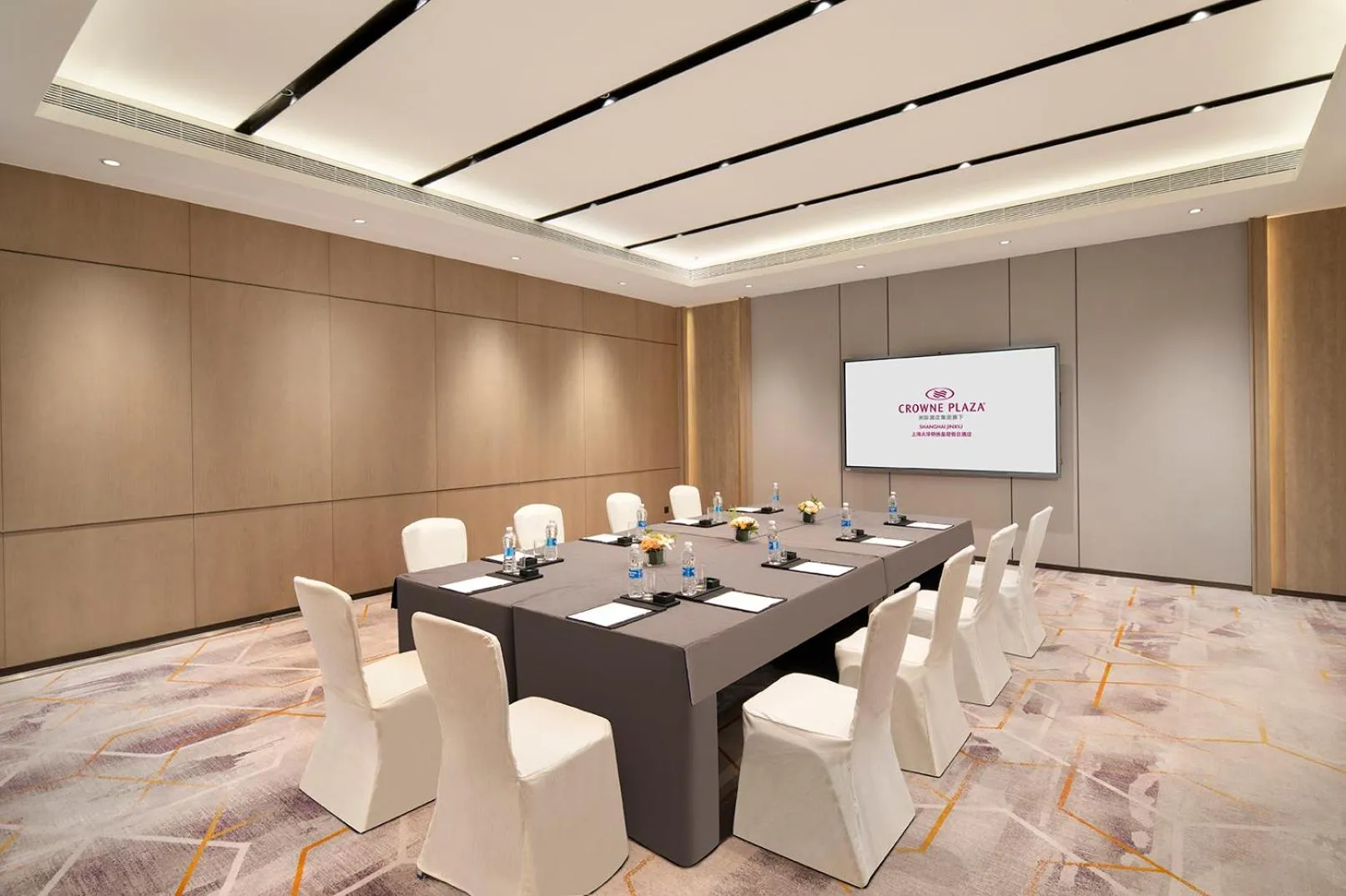 Meeting/conference room in Crowne Plaza Shanghai Jinxiu by IHG