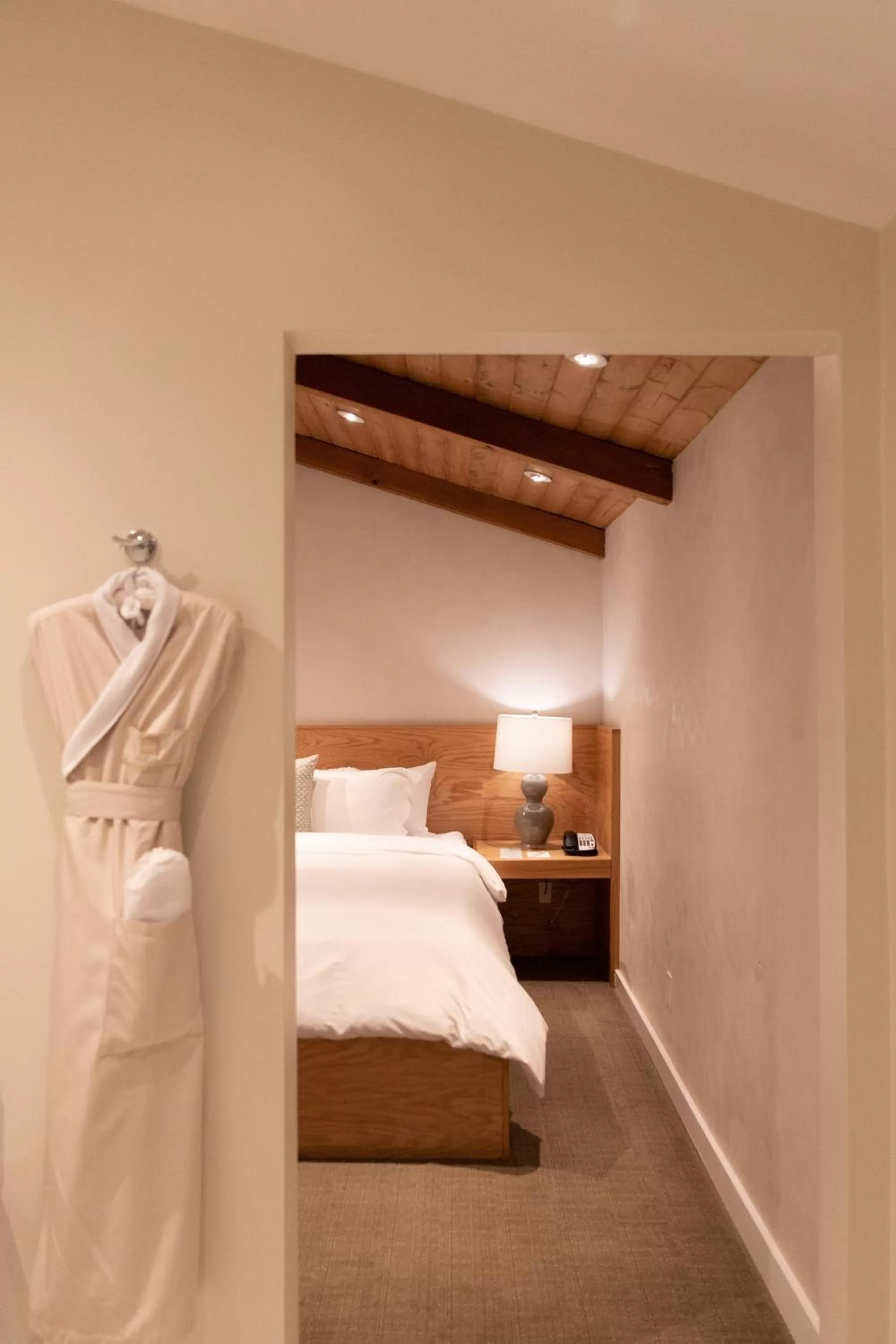 Bed in CALAMIGOS RANCH Resort & Spa