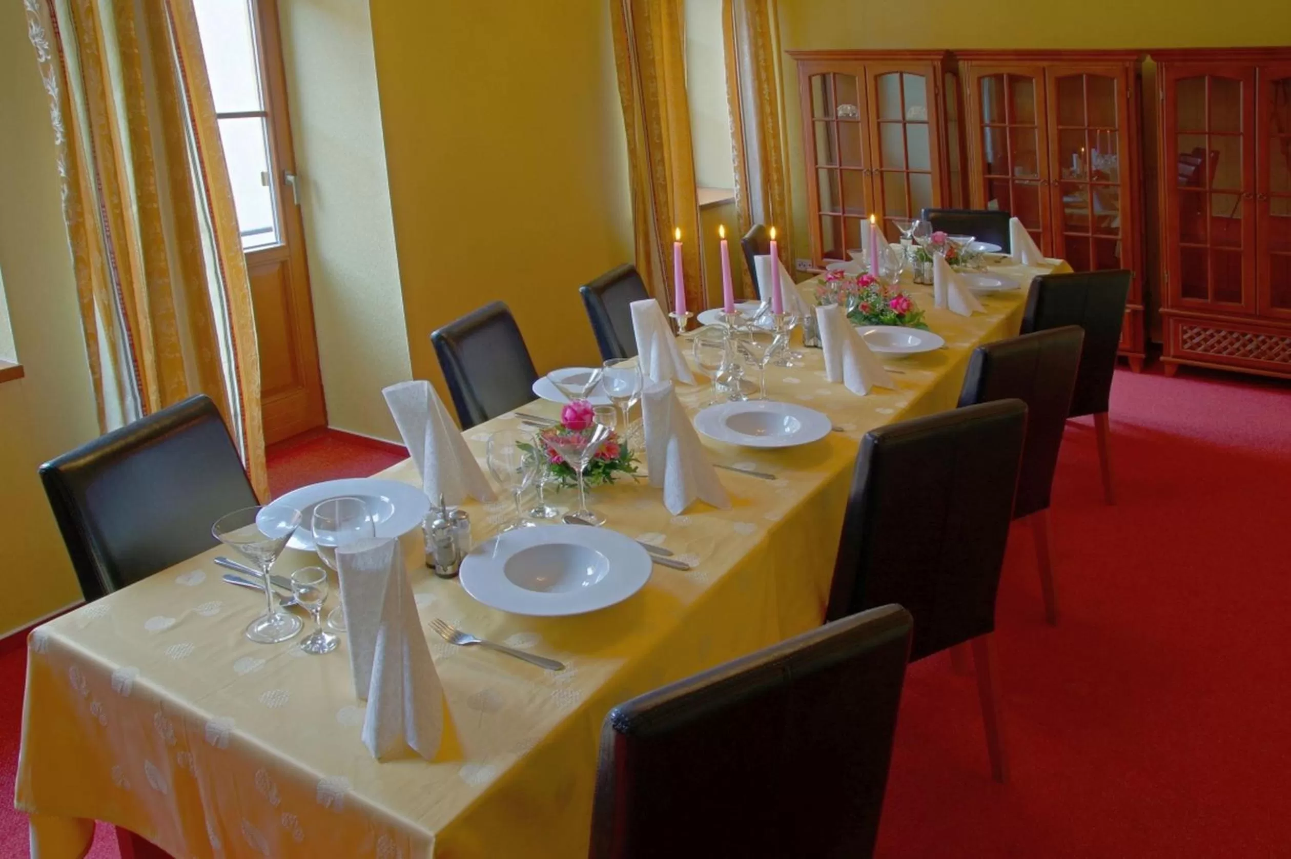 Restaurant/places to eat in Hotel U Leva