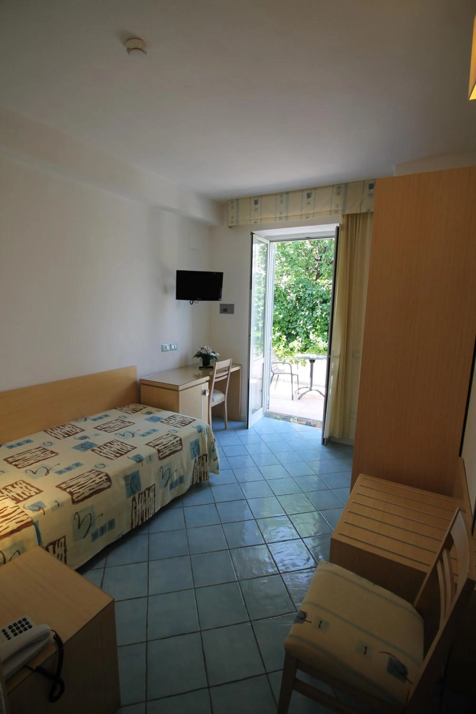 Photo of the whole room, Bed in Hotel Terme Royal Palm