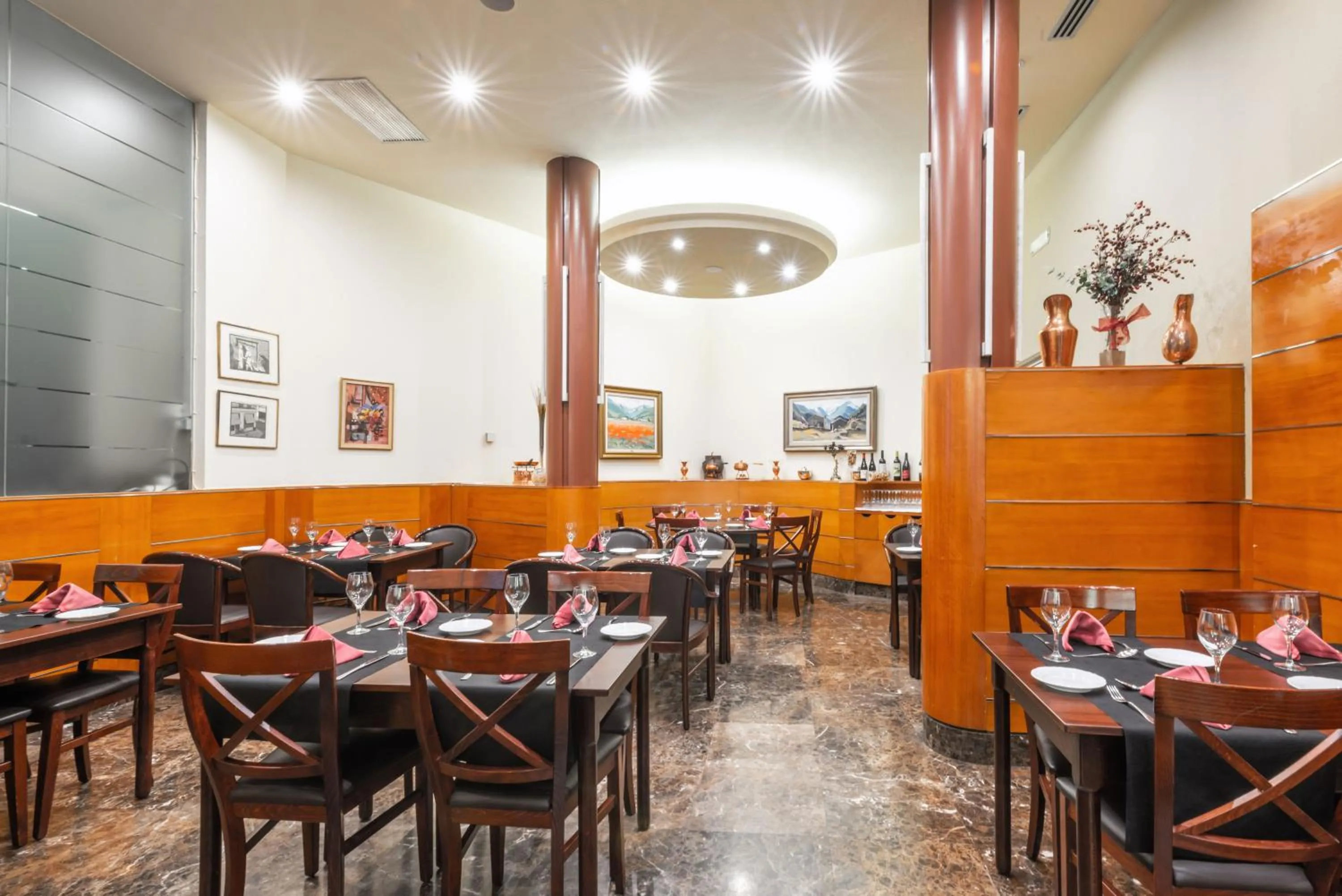 Restaurant/places to eat in Hotel & Aparthotel Cosmos