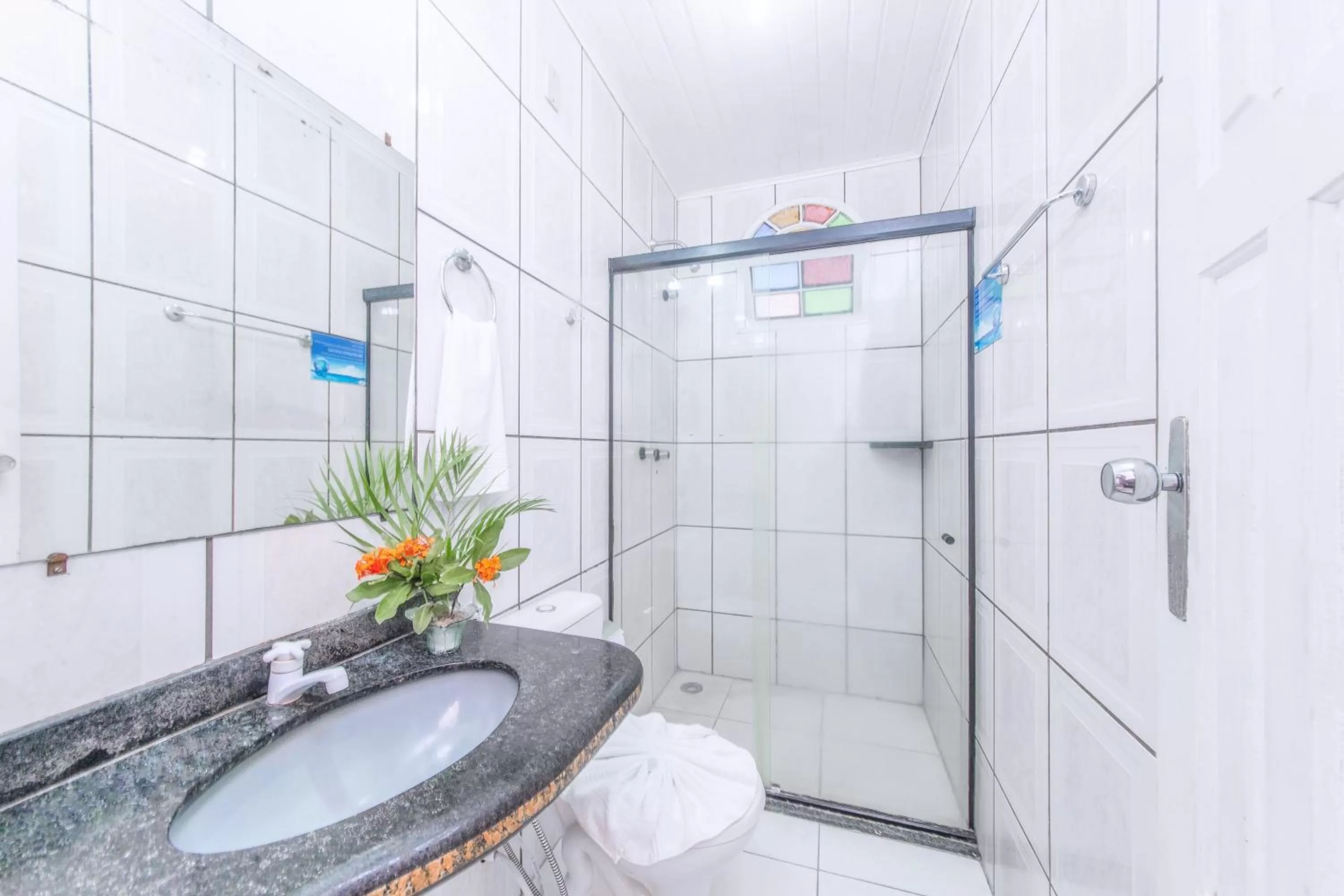 Toilet in Shangrilá - Rede Soberano