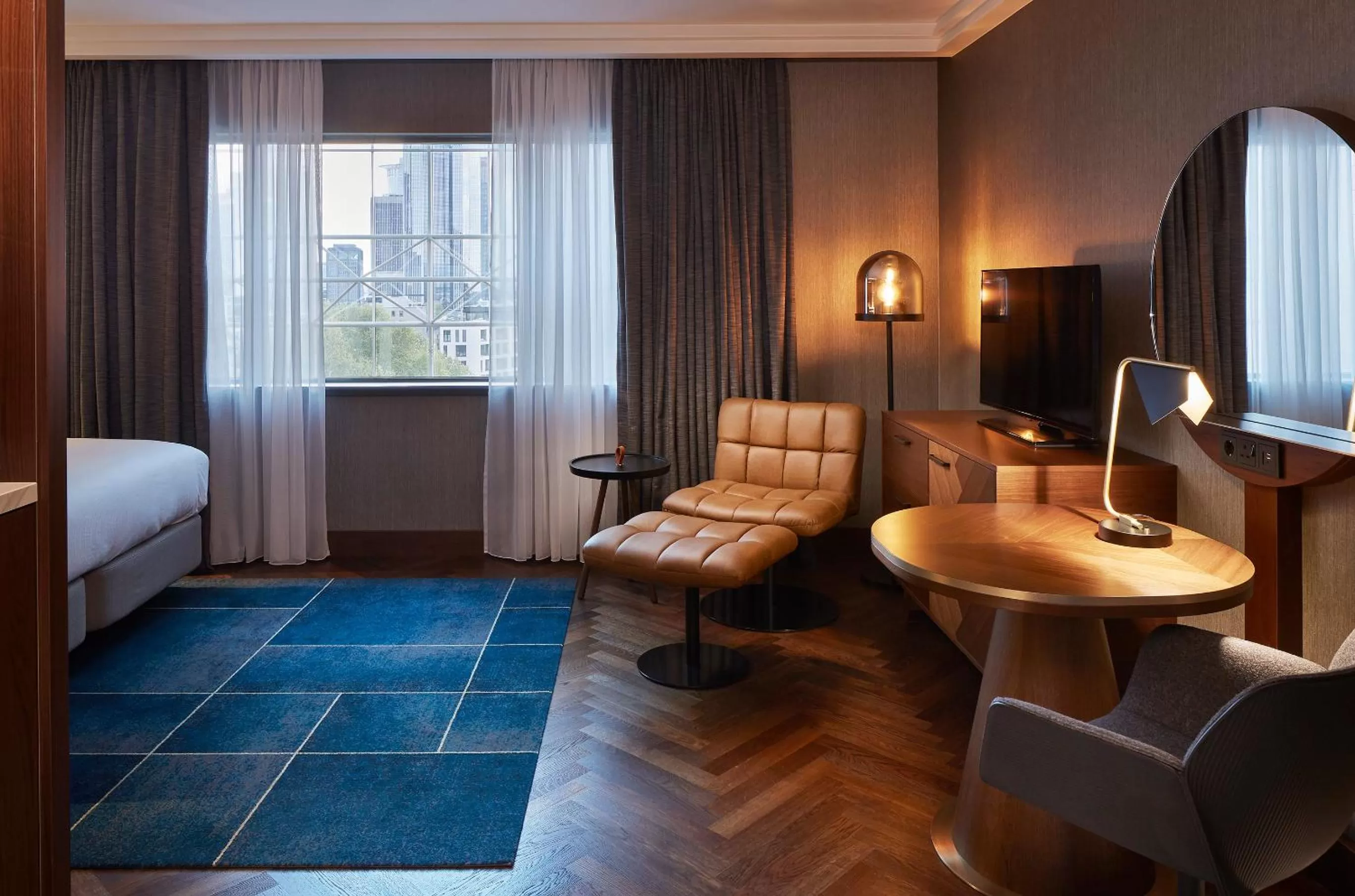 Photo of the whole room, Bed in Hilton Frankfurt City Centre