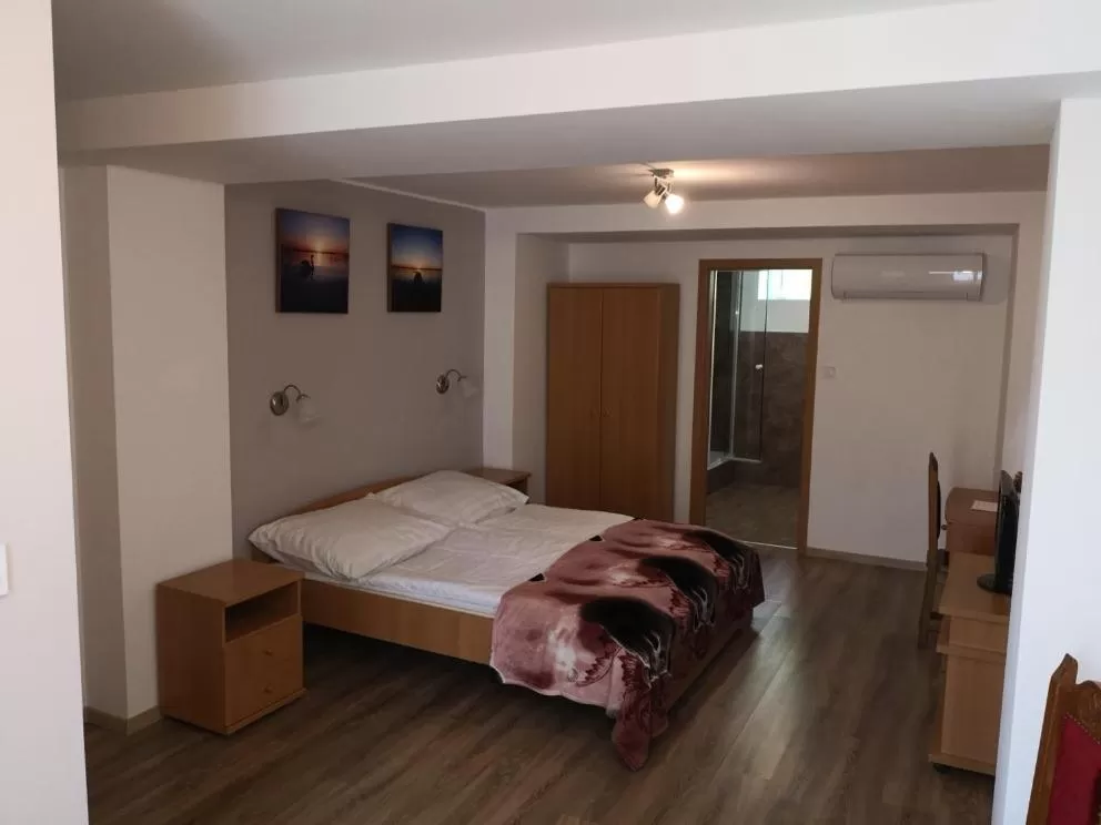 Photo of the whole room, Bed in Mátyus Udvarház Kengyel Fogadó Eger