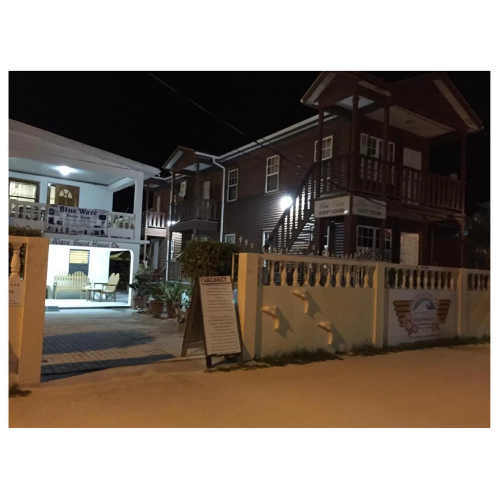 Facade/entrance, Property Building in Blue Wave Guest House